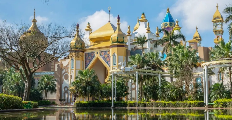 國防部今發布「國家級警報」不久後，六福村也在臉書跟風，迅速釋出「優惠警報」。（翻攝自六福村主題遊樂園臉書粉專）