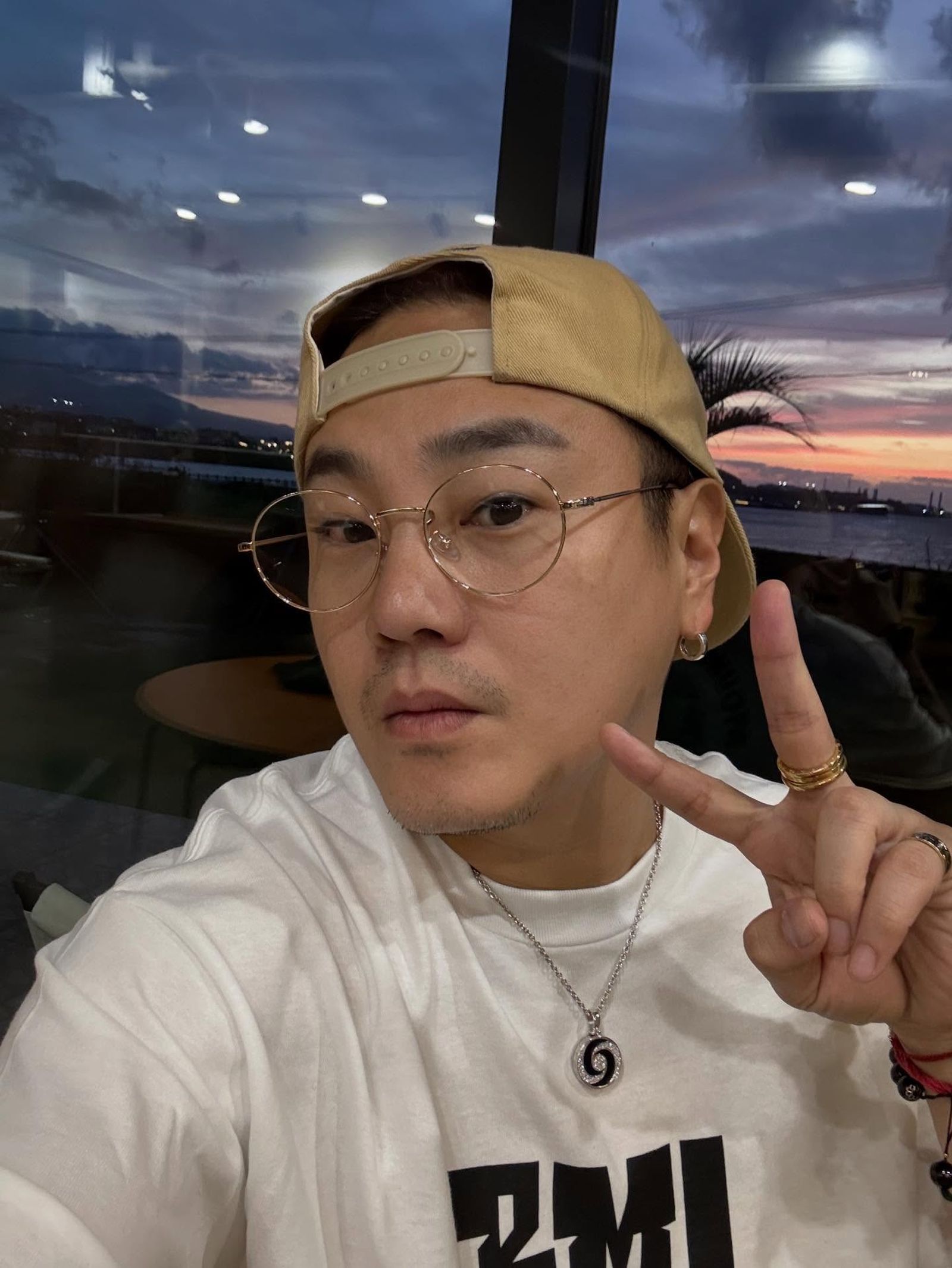 綠茶曾因喝醉在聚會上失控大嗆庹宗康，事後得知自己的言行才驚覺闖禍，公開流淚道歉。（翻攝綠茶IG）