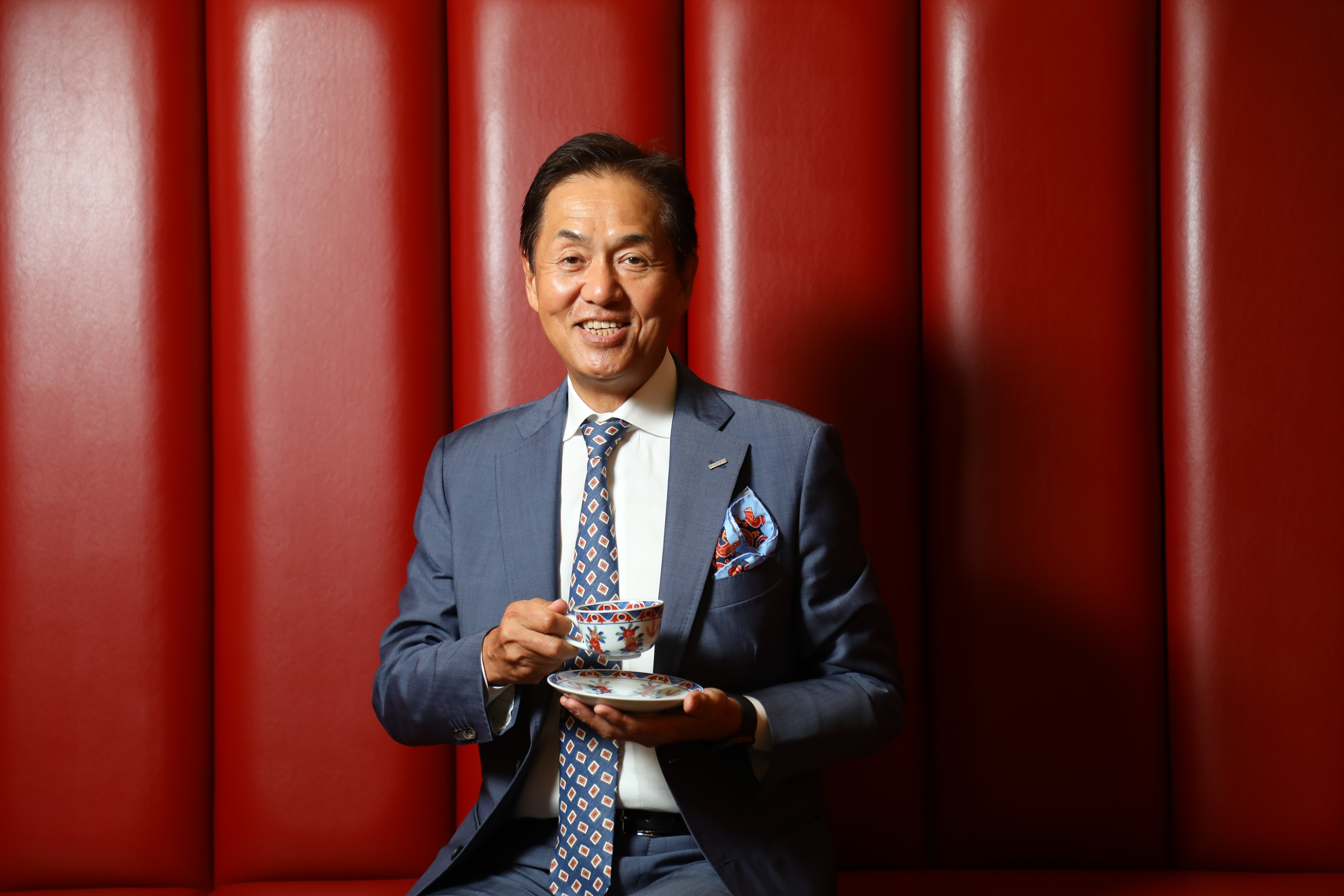 咖啡界的傳奇人物川島良彰，今年69歲，仍擔任日本永續咖啡協會理事長，奔走世界各地，傳授自己豐富的經驗與技術給開發中國家的咖啡農。