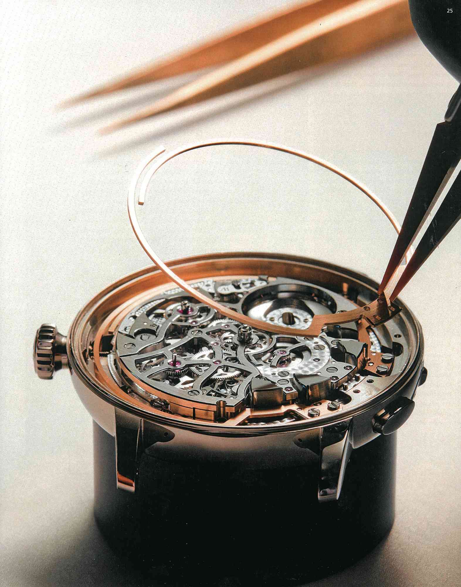 為了追求完美的音色,寶珀開發全新「金質音簧」與「黃金聲學膜」。