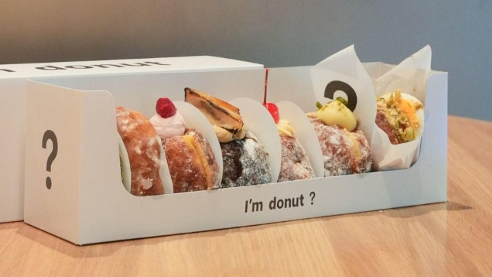 有片／I’m donut? 吃到「長毛甜甜圈」　網友反胃：還拔不出來！