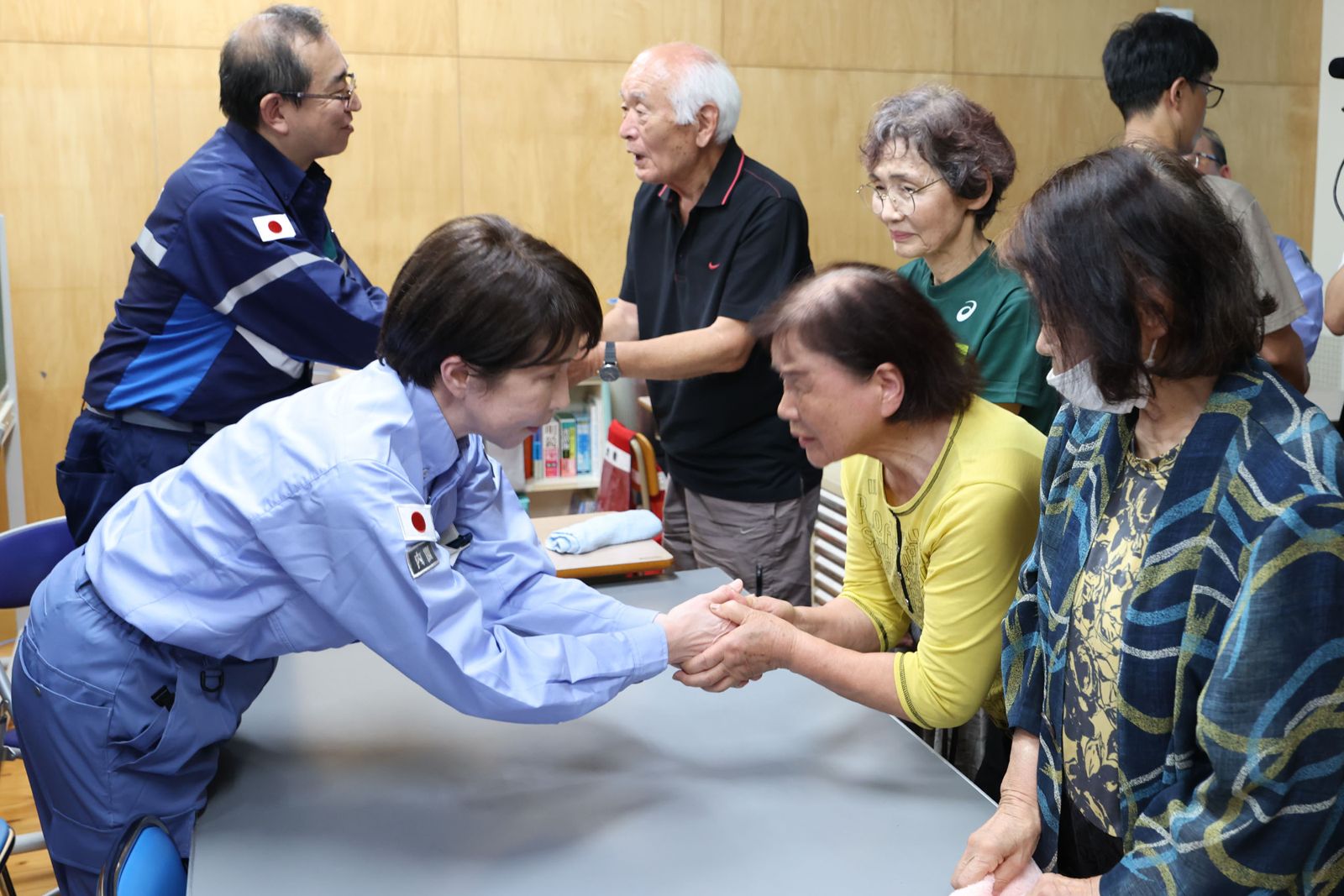 高市早苗從直升機鳥瞰災區視察。（取自日本首相官邸）