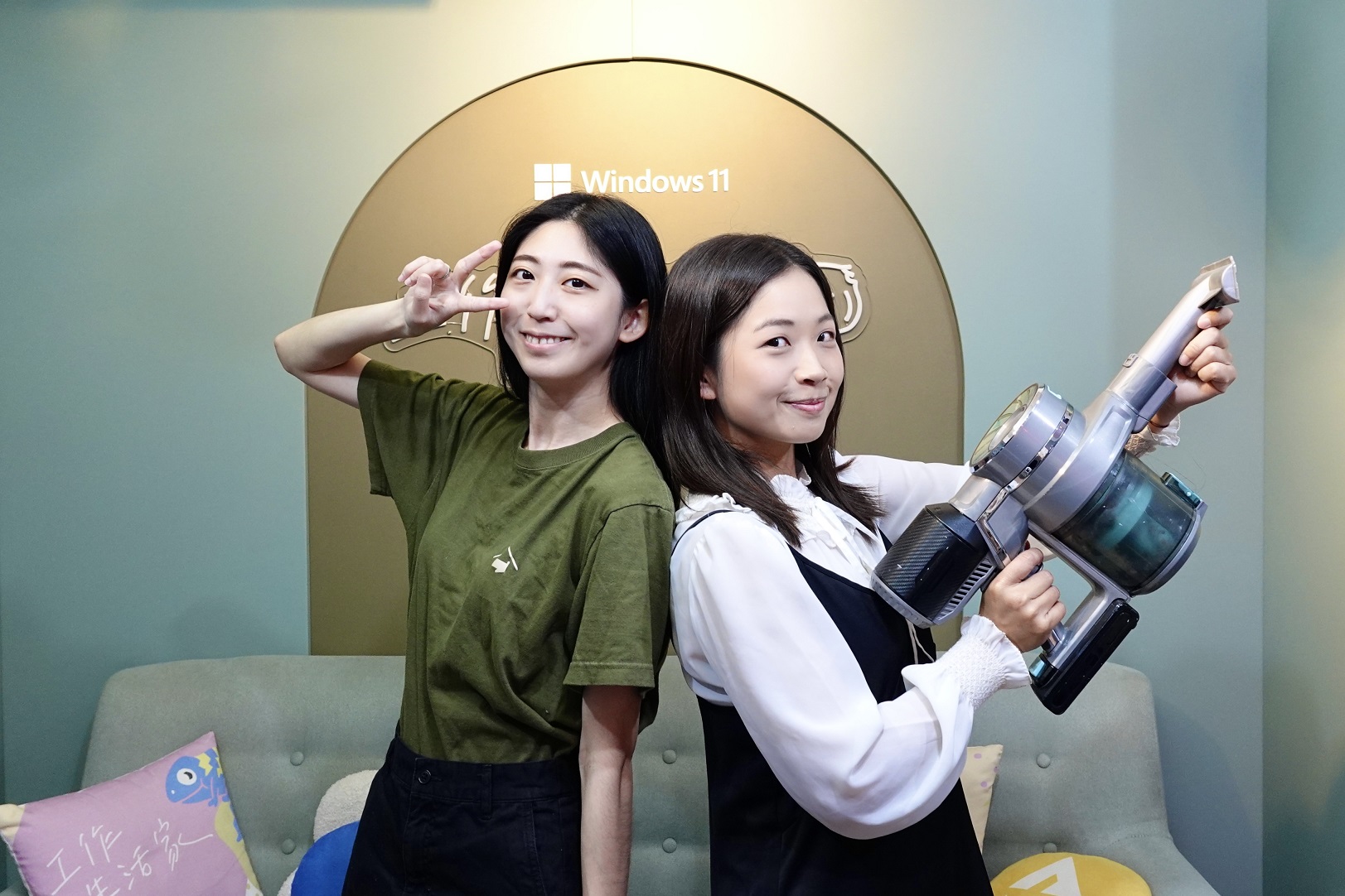 信義房屋自製PODCAST「房屋聽信義」與居家整聊室共同創辦人黃恩頡Angie，公開居家整聊師的工作內容、並分享斷捨離的實用步驟。（信義房屋提供）