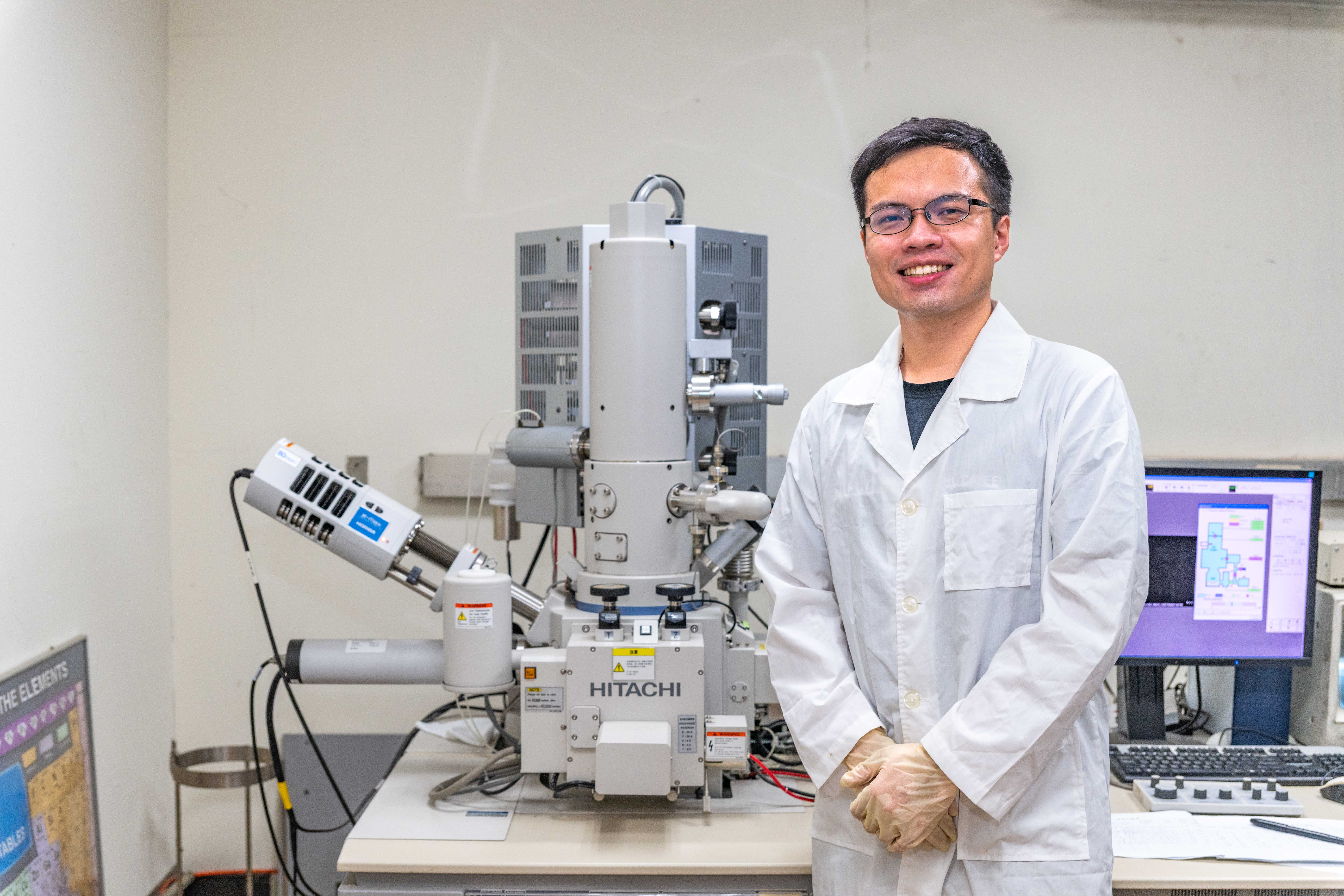 清華材料所博士生羅韶奇研發從電子與工業廢棄物回收稀有金屬技術，榮獲首屆清華永續獎學生組金獎。（清華大學提供）