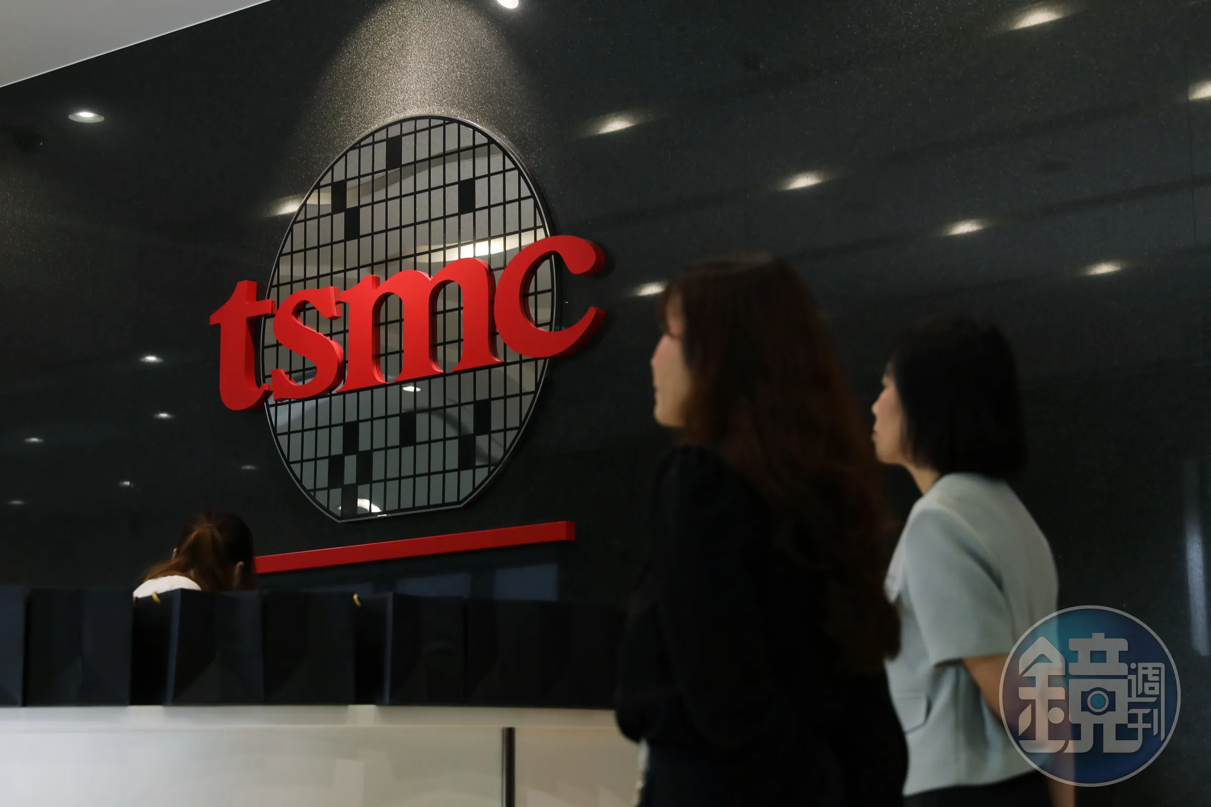 一名出身貧寒的女網友感嘆，自從進入台積電經濟狀態變好後，家人對她態度驟變，讓她十分感概。（本刊資料照，非當事人）