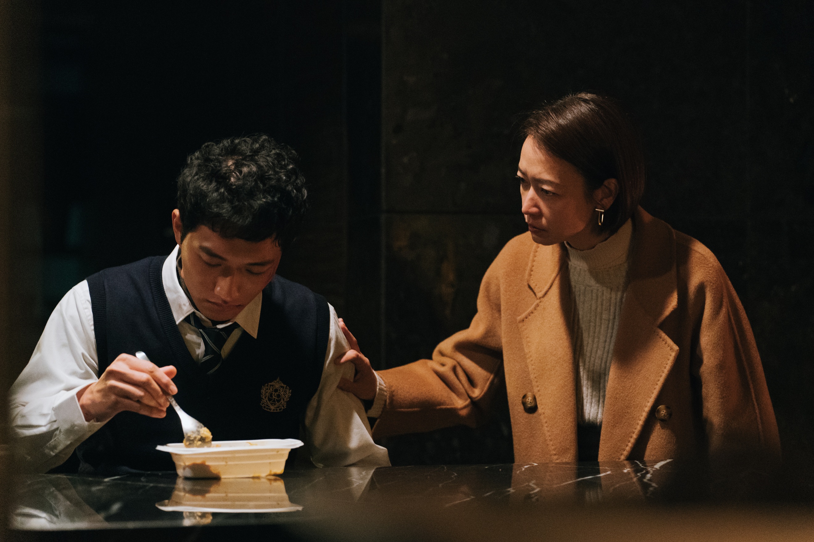 《零日攻擊》潘慧如(右)及林澤凱飾演母子。(牽猴子提供)
