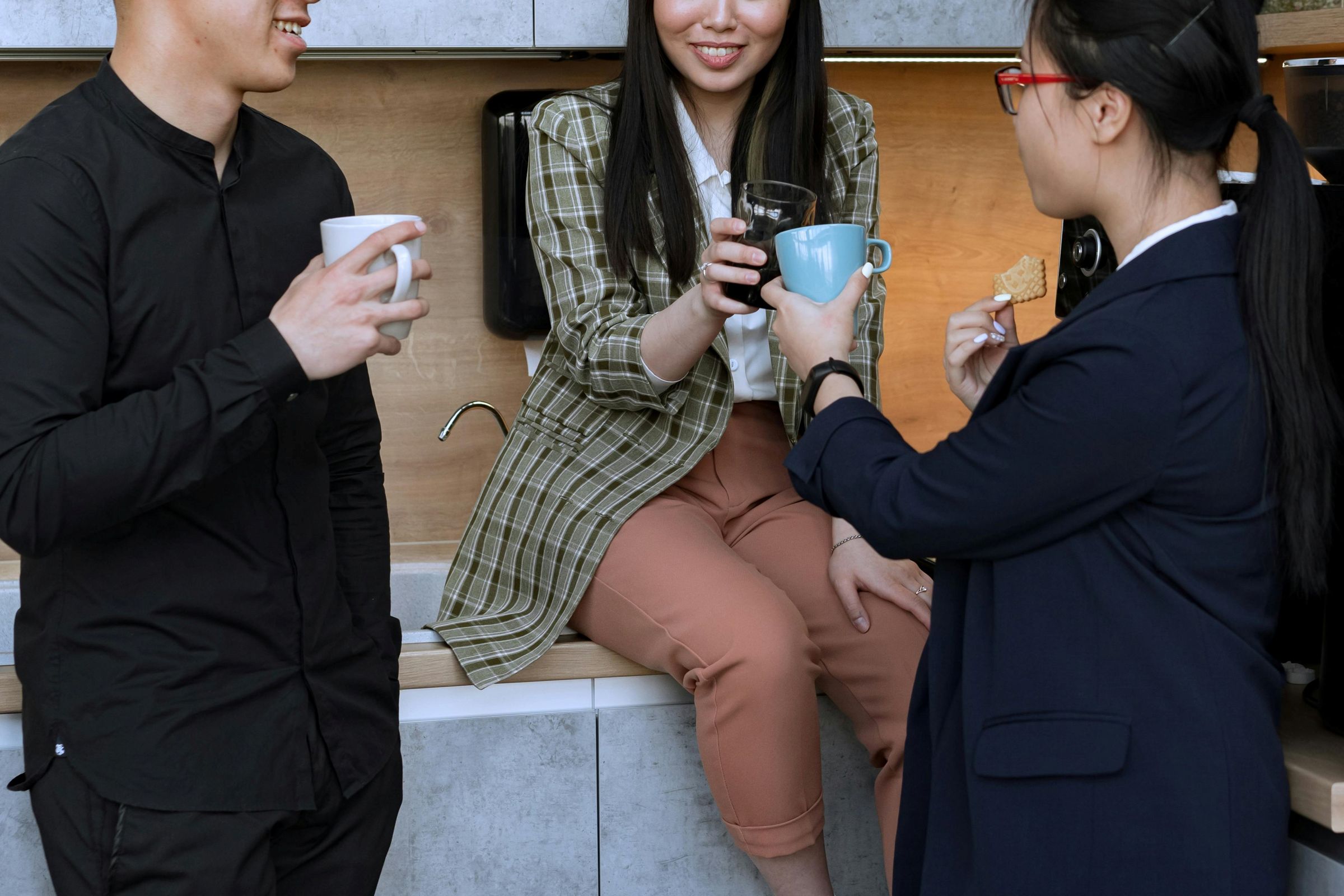 網友指出台灣人聊天時習慣說「蛤」,大多是為了給自己爭取思考時間。(示意圖,Pexels)