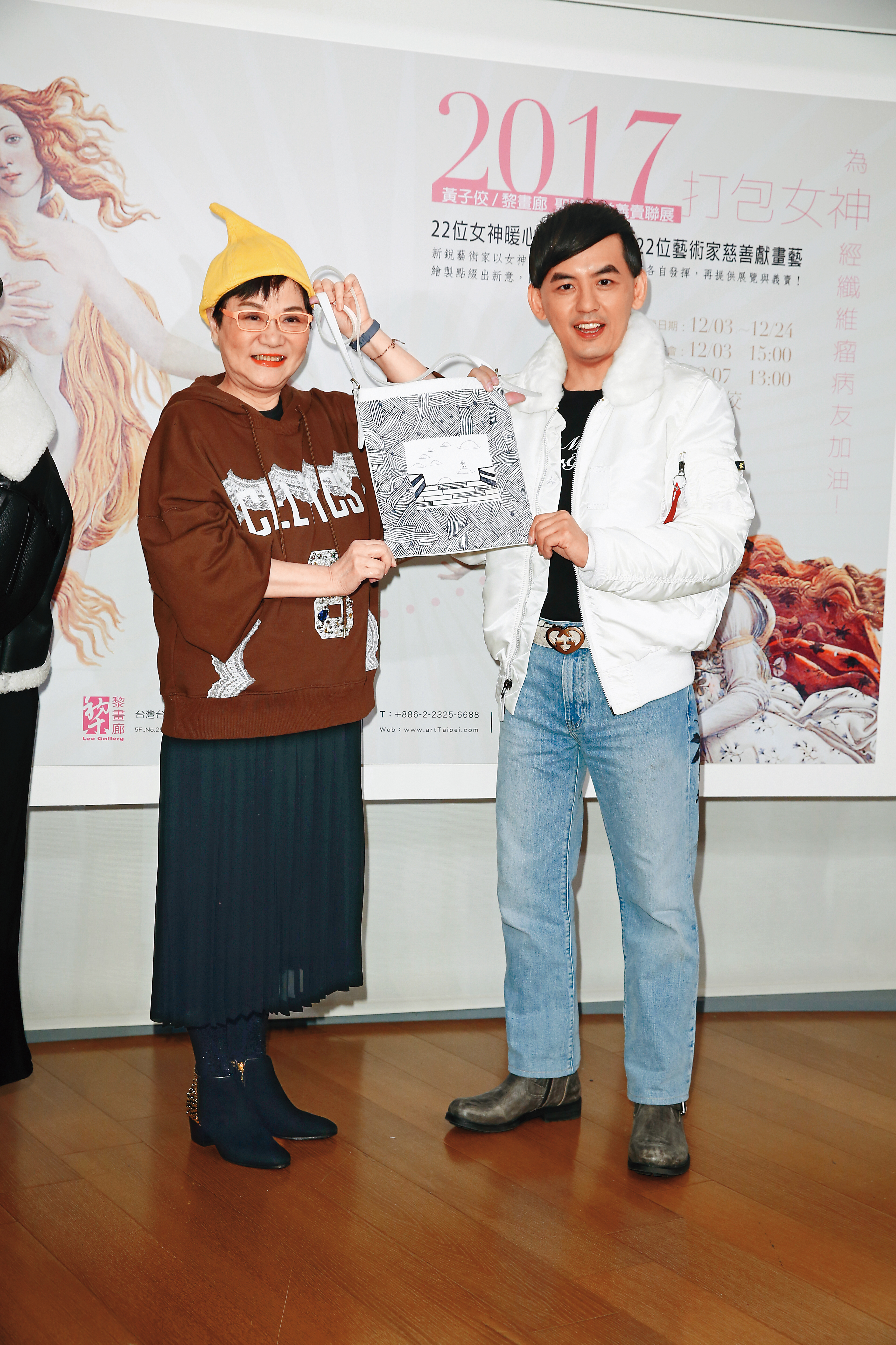 張小燕（左）將黃子佼（右）當成兒子愛護，徒弟醜聞爆發至今，張小燕不願說一句重話。
