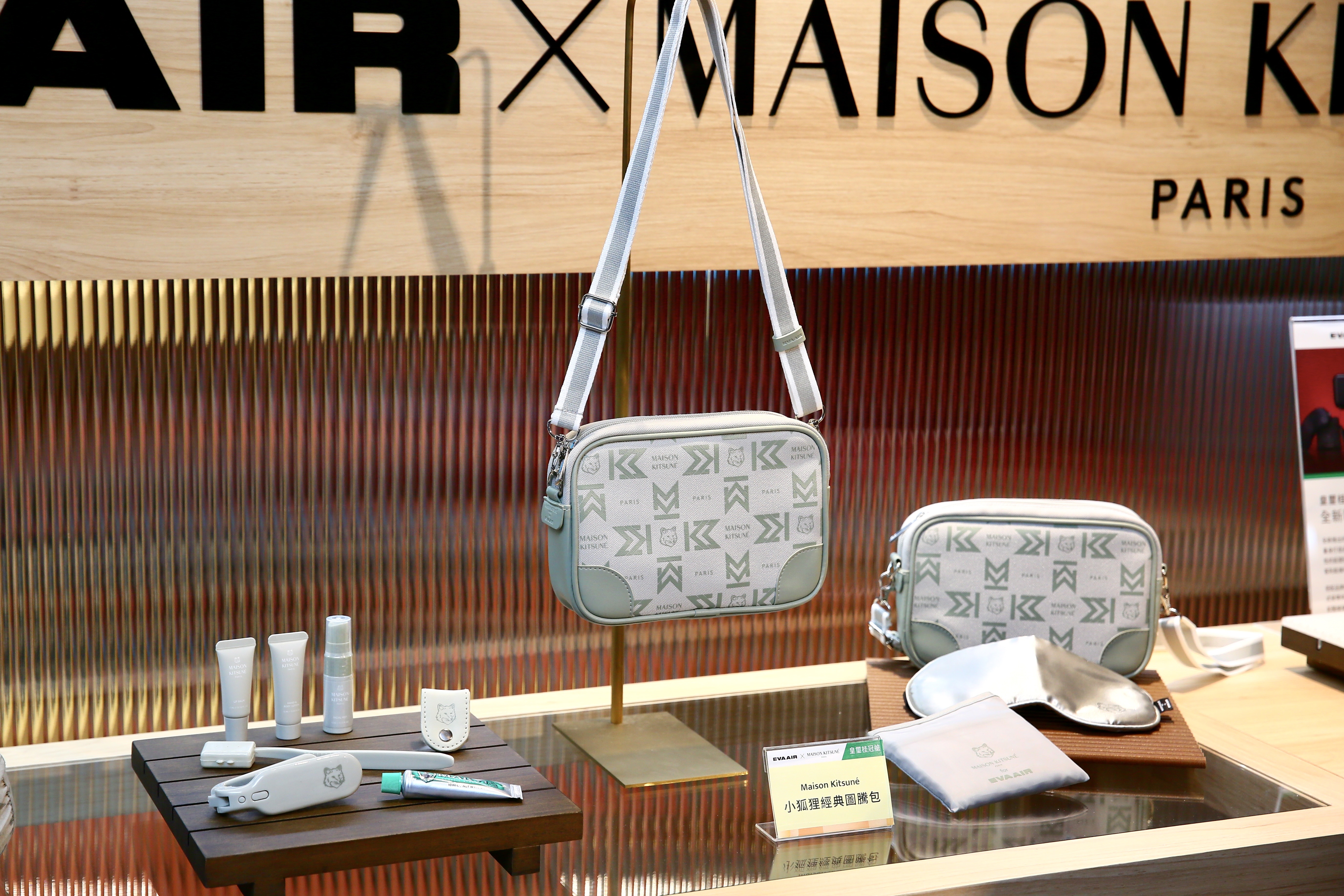長榮航空與法日潮牌Maison Kitsuné品牌總監Leyla Pursharifi跨界合作桃園—達拉斯航線過夜包等備品。