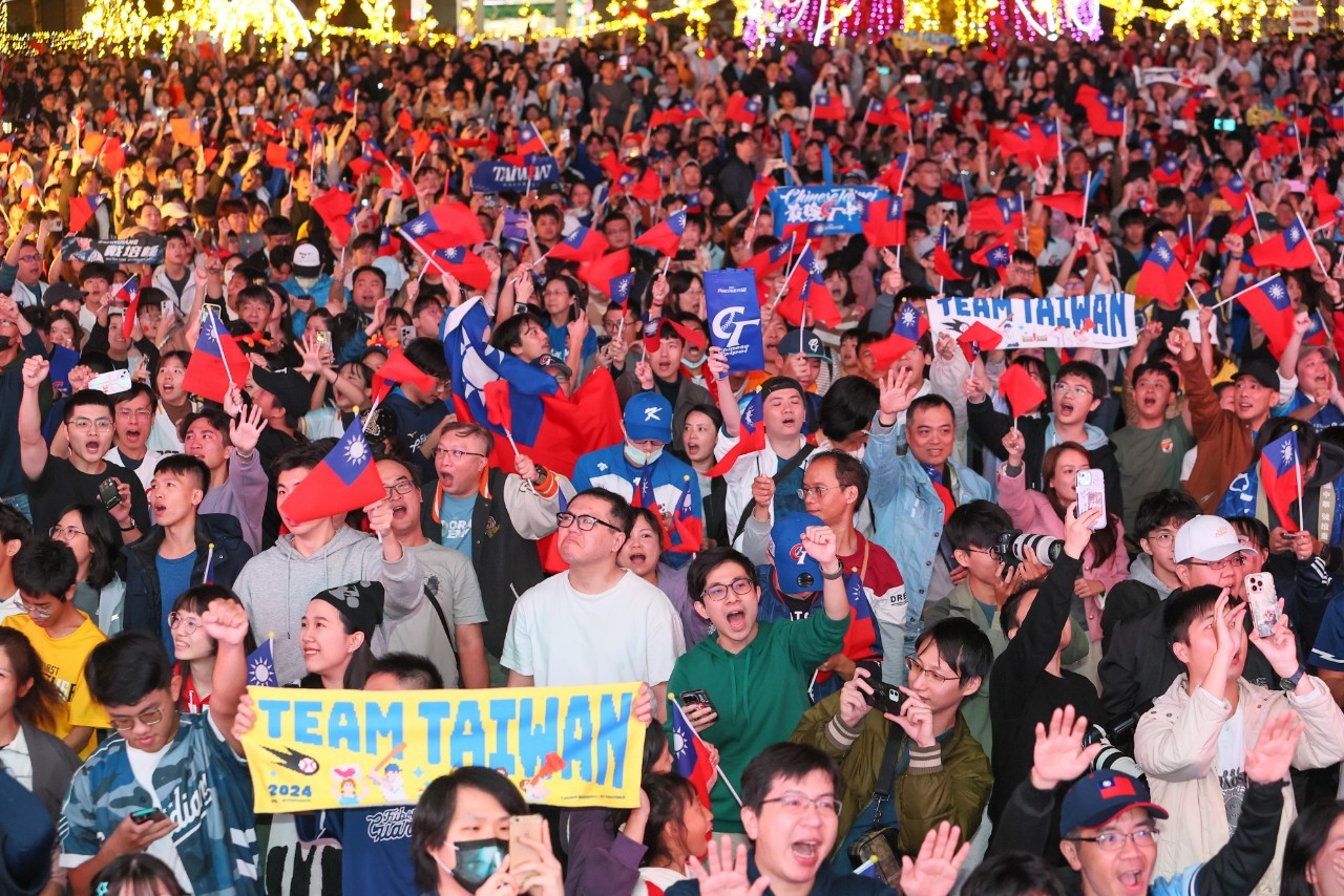 世界棒球經典賽資格賽將本週五（21日）起開打，新北市政府邀請民眾齊聚市民廣場應援，重現台灣隊奪冠熱潮。（新北市體育局提供）