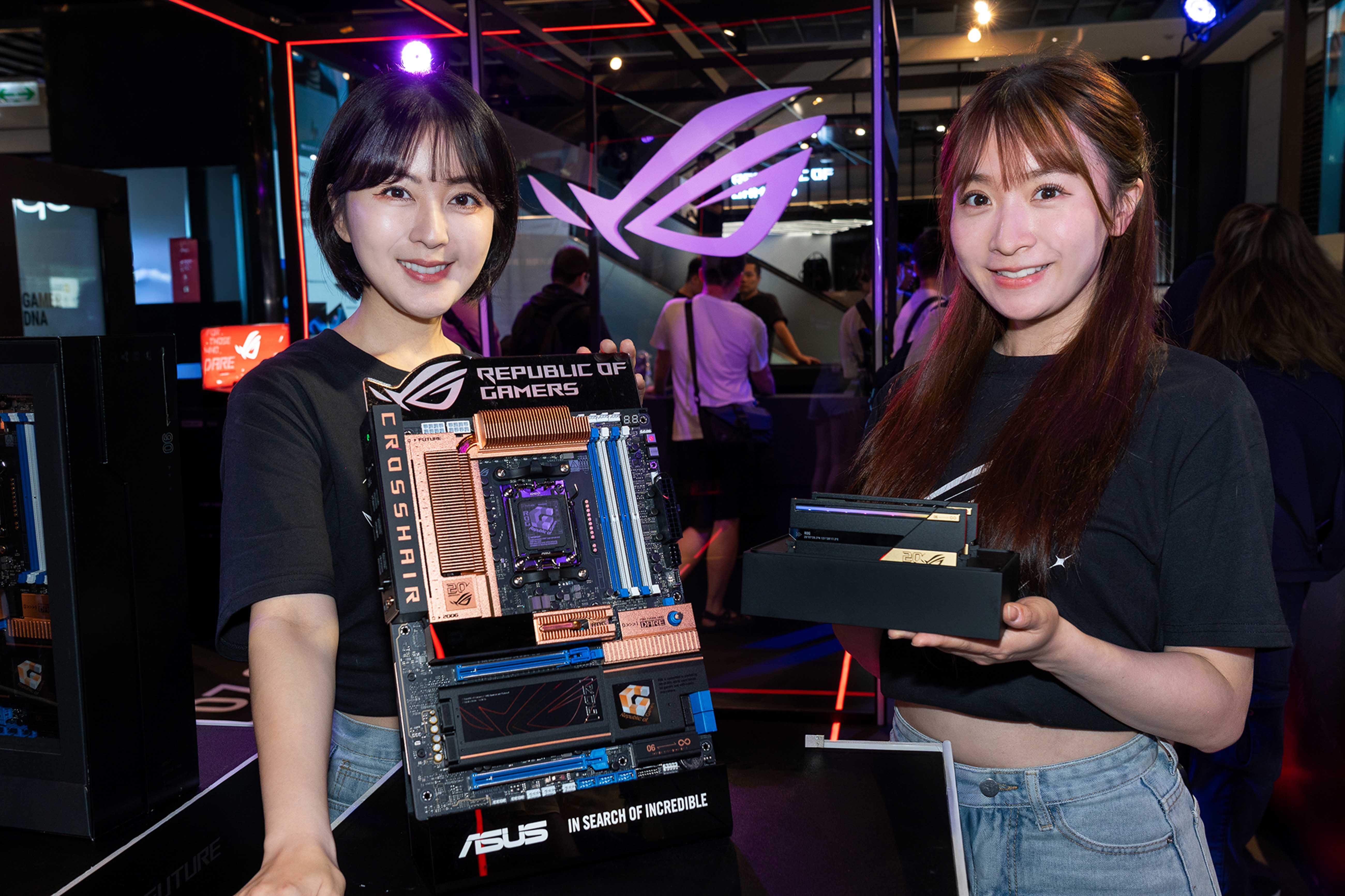 華碩大玩ROG梗，2006年出生的民眾就有機會以新台幣20元購入全新ROG CROSSHAIR 2006主機板。（華碩提供）