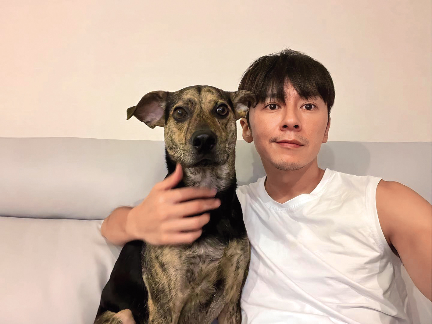 李國毅結與太太交往多年後，突然有一天貼出合照說他們結婚了。（翻攝自李國毅IG）