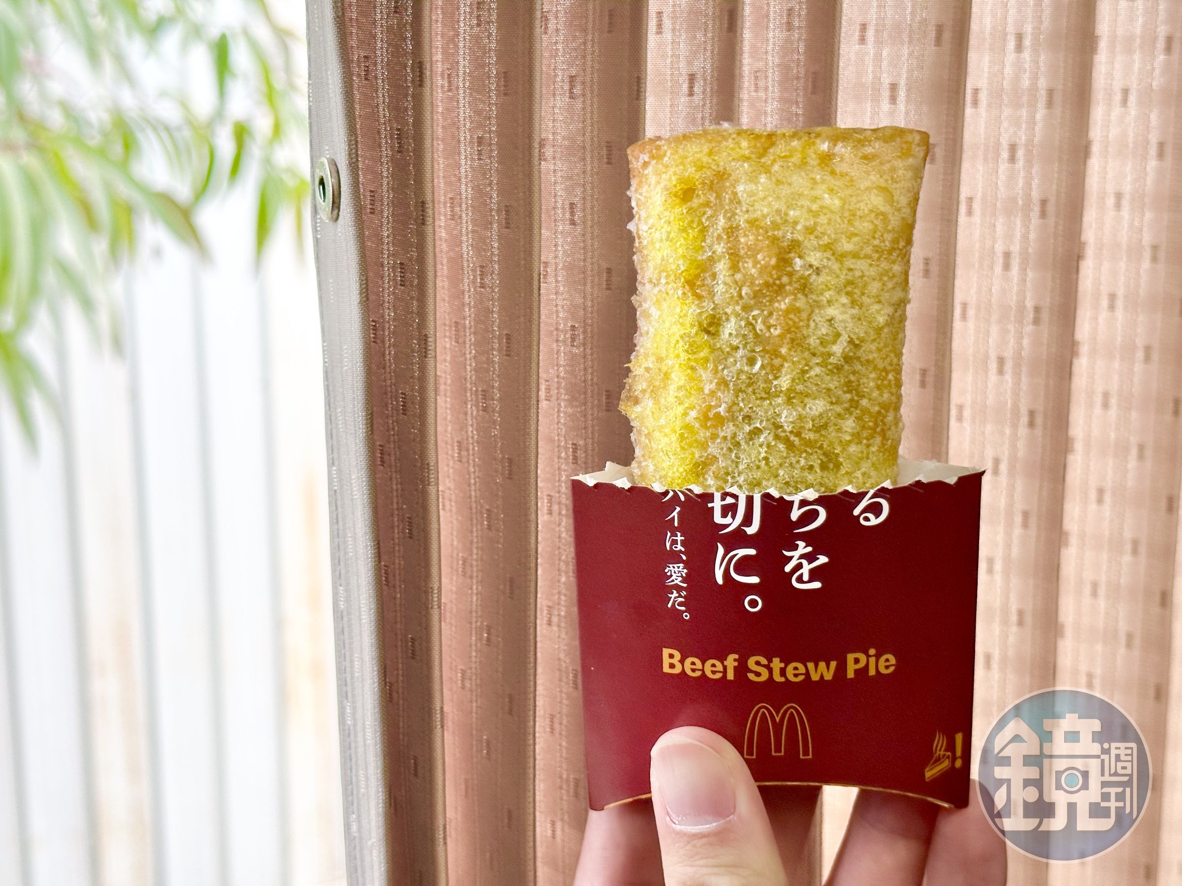 「燉牛肉派」外皮硬脆香酥,就算放一段時間,口感也不軟塌。(220日圓/份,約NT$48)