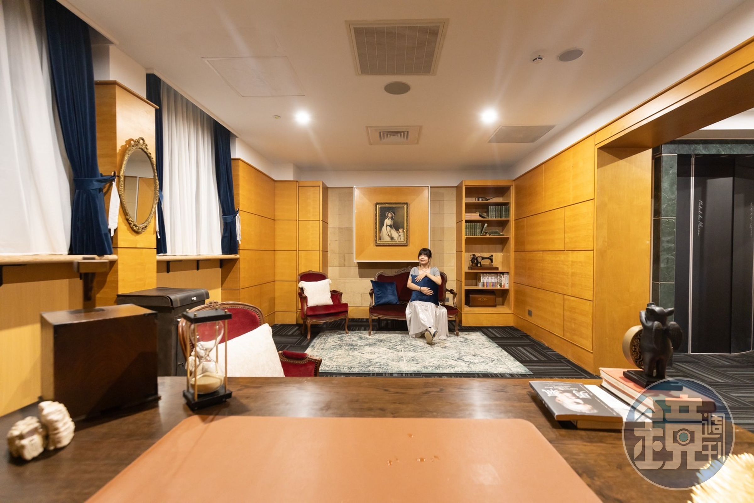 台東旅行博物館的每個樓層都有風格相異的公共空間,除了各式骨董老件的收藏,也能在此享受閱讀、放空的時光。
