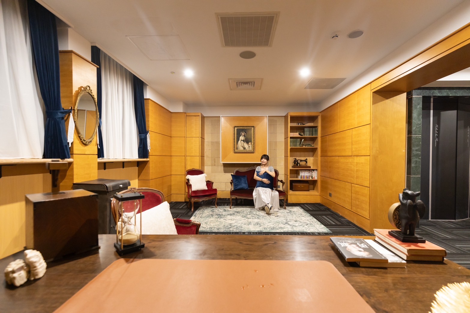 台東旅行博物館的每個樓層都有風格相異的公共空間，除了各式骨董老件的收藏，也能在此享受閱讀、放空的時光。