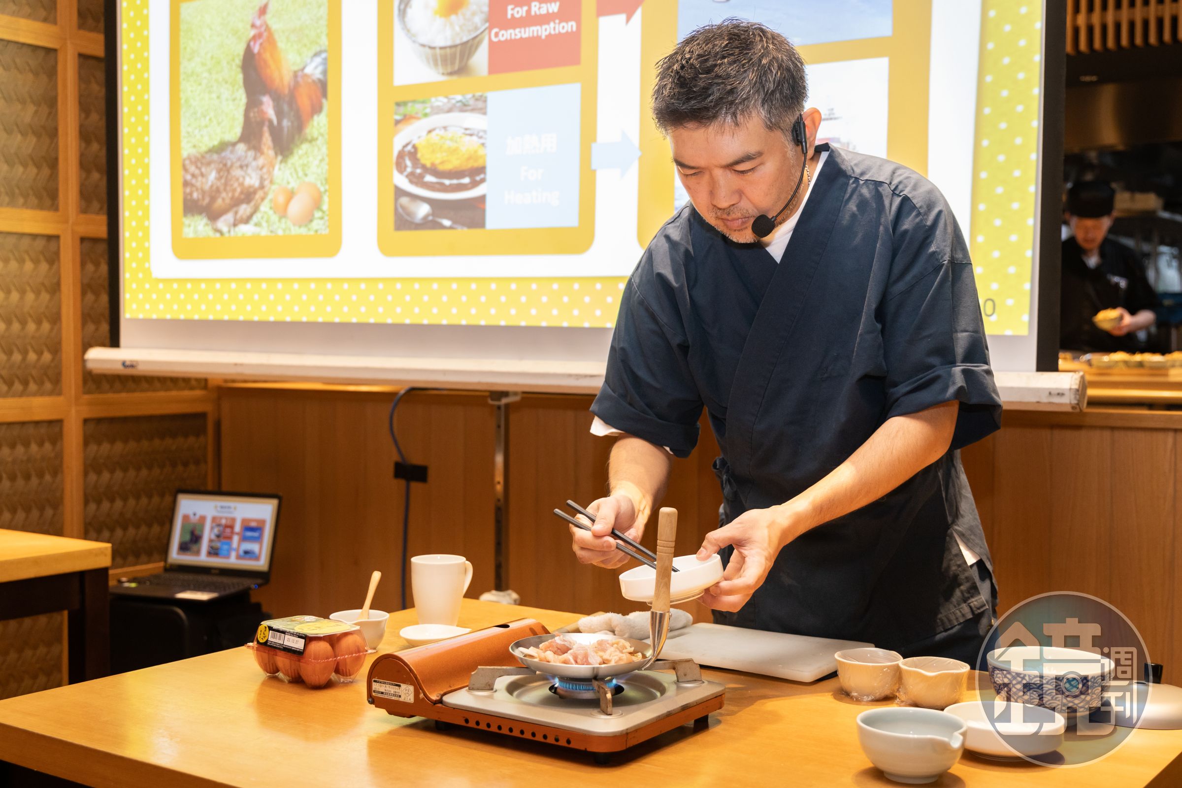 透過稻村主廚的教學，親子丼似乎也沒那麼難做。