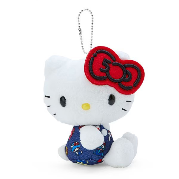 HELLO KITTY 50週年HELLO好朋友造型玩偶吊鍊。NT$695(翻攝自Sanrio官網)