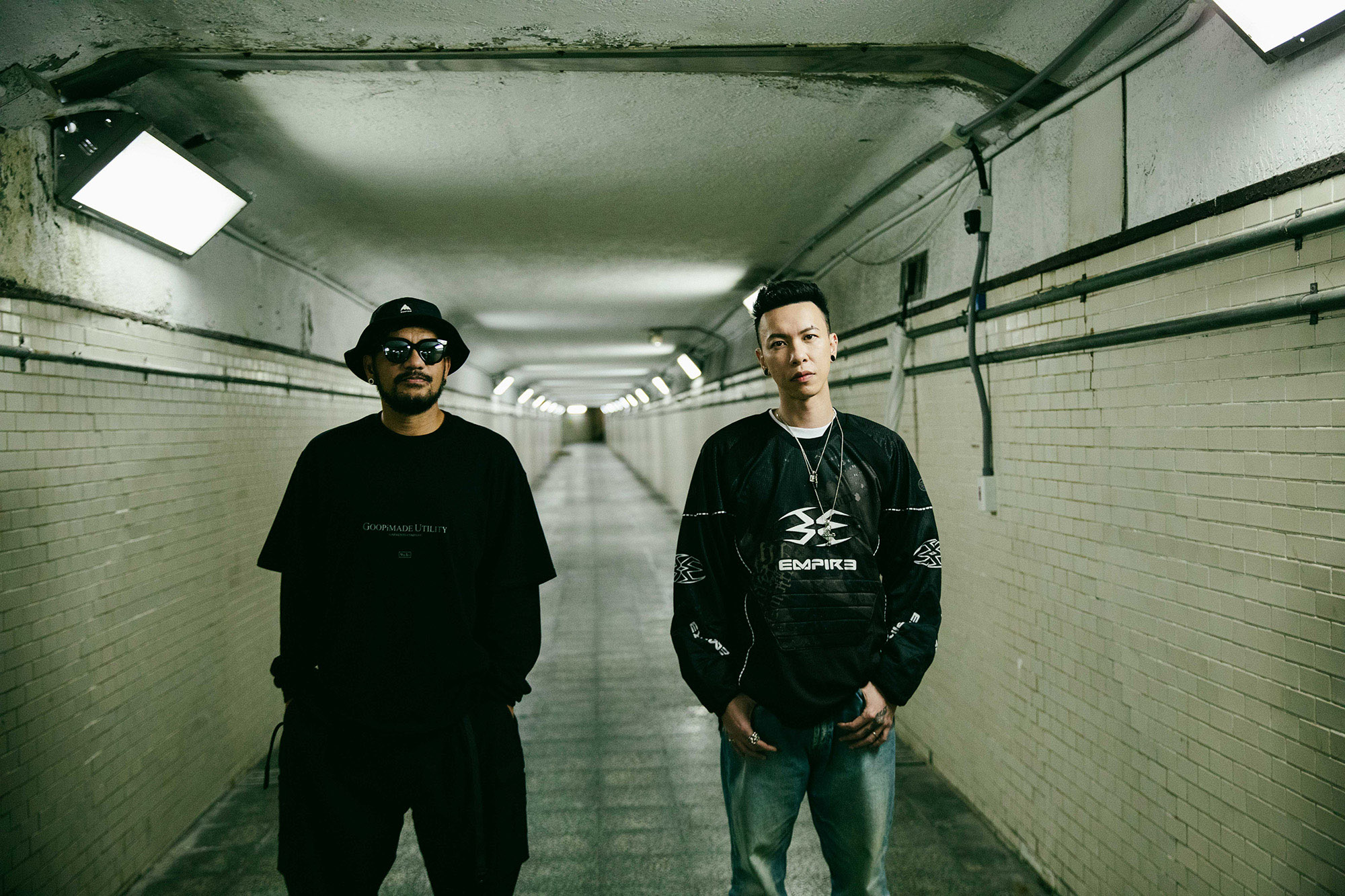 小春Kenzy新歌〈野狗〉與張震嶽一起創作，MV也請來張震嶽入鏡。（本色音樂提供）