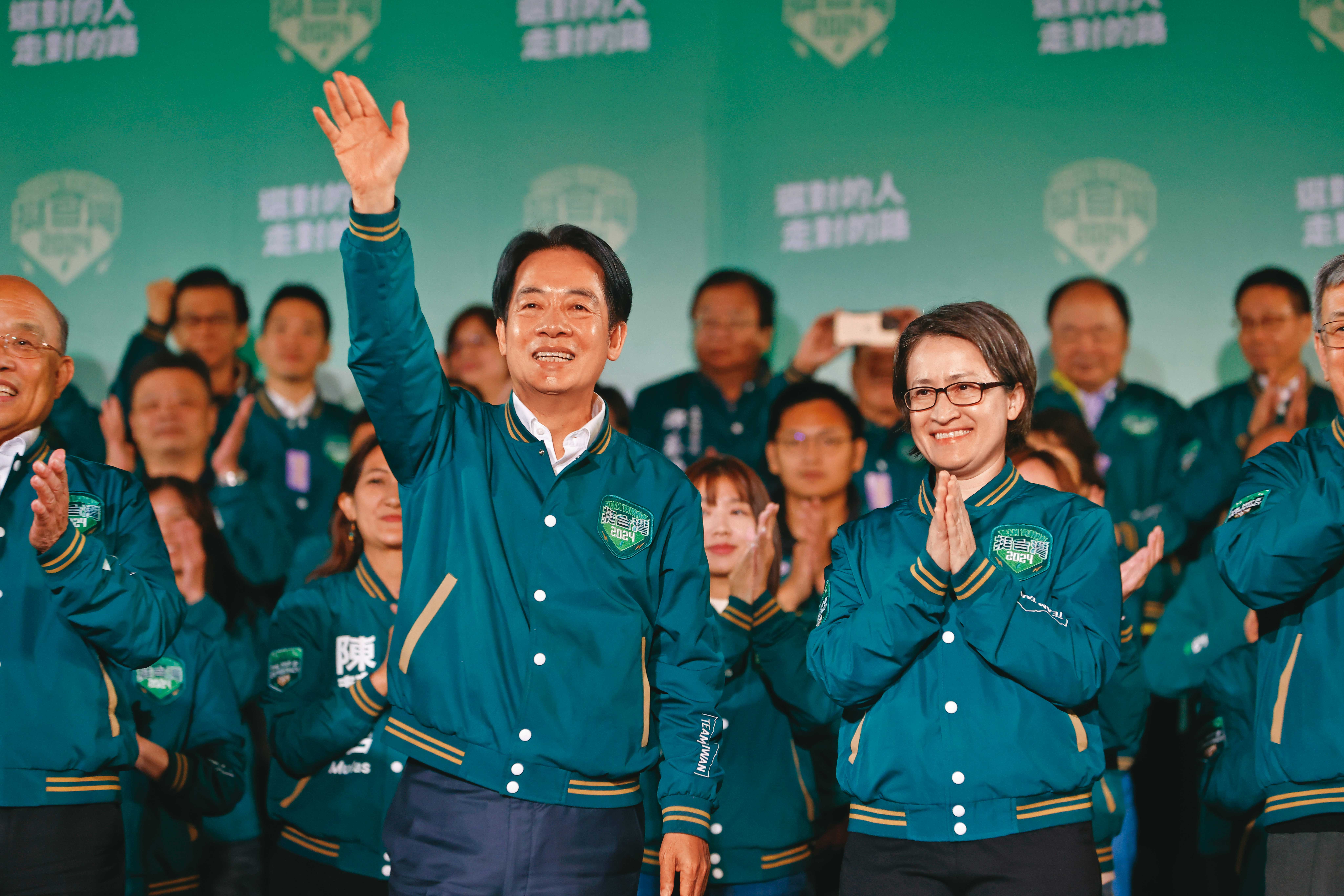 賴清德(前左)與蕭美琴(前右)搭檔贏得今年初的總統大選,隨後與童子賢見面,邀童接下首任閣揆卻未果。