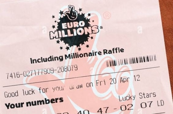 連恩的母親安妮過世後留給他一張彩券竟然中獎了。示意圖（翻攝畫面）