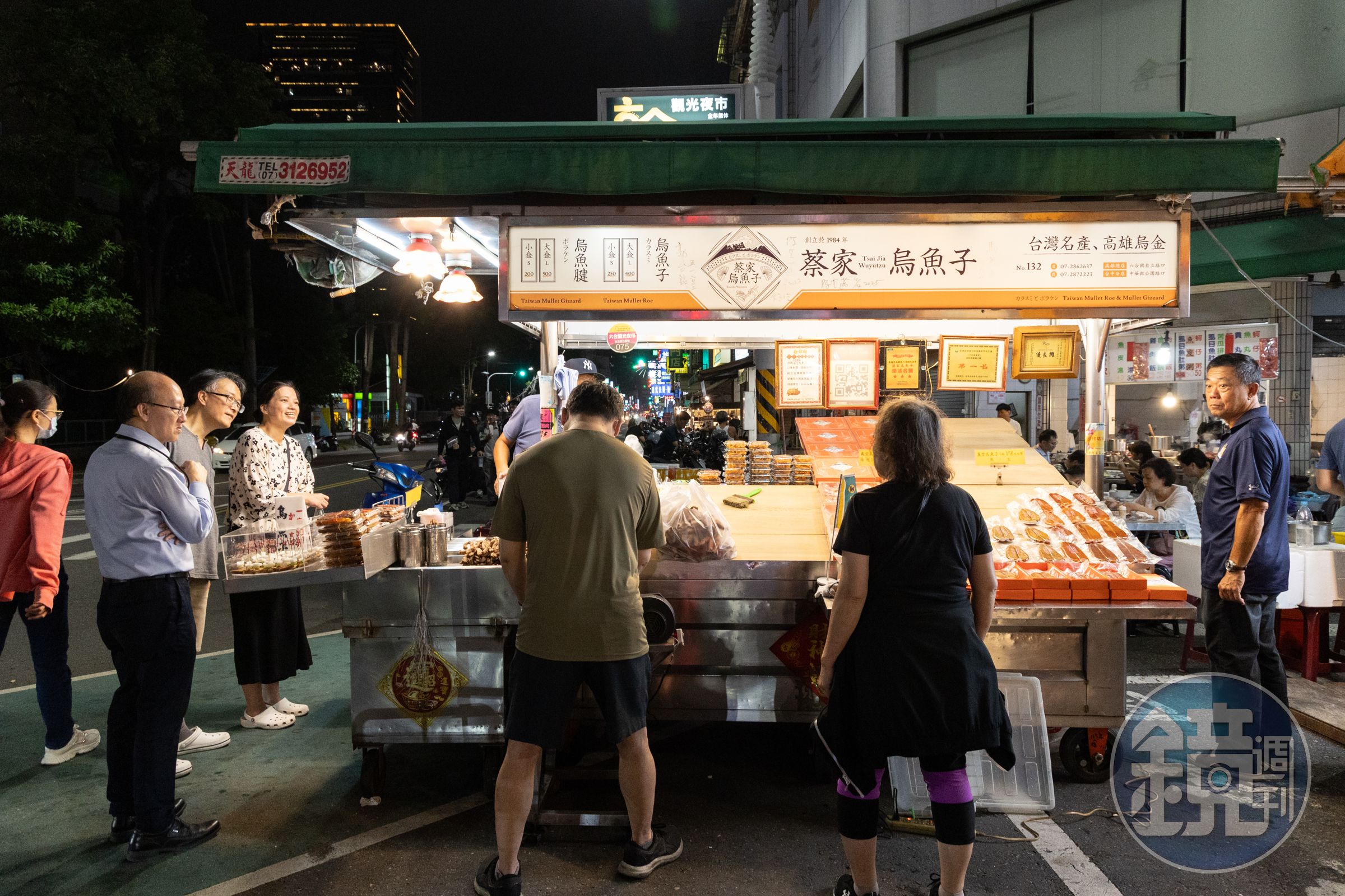 從六合觀光夜市成立就有的「蔡家烏魚子」，是很有名聲的老攤。