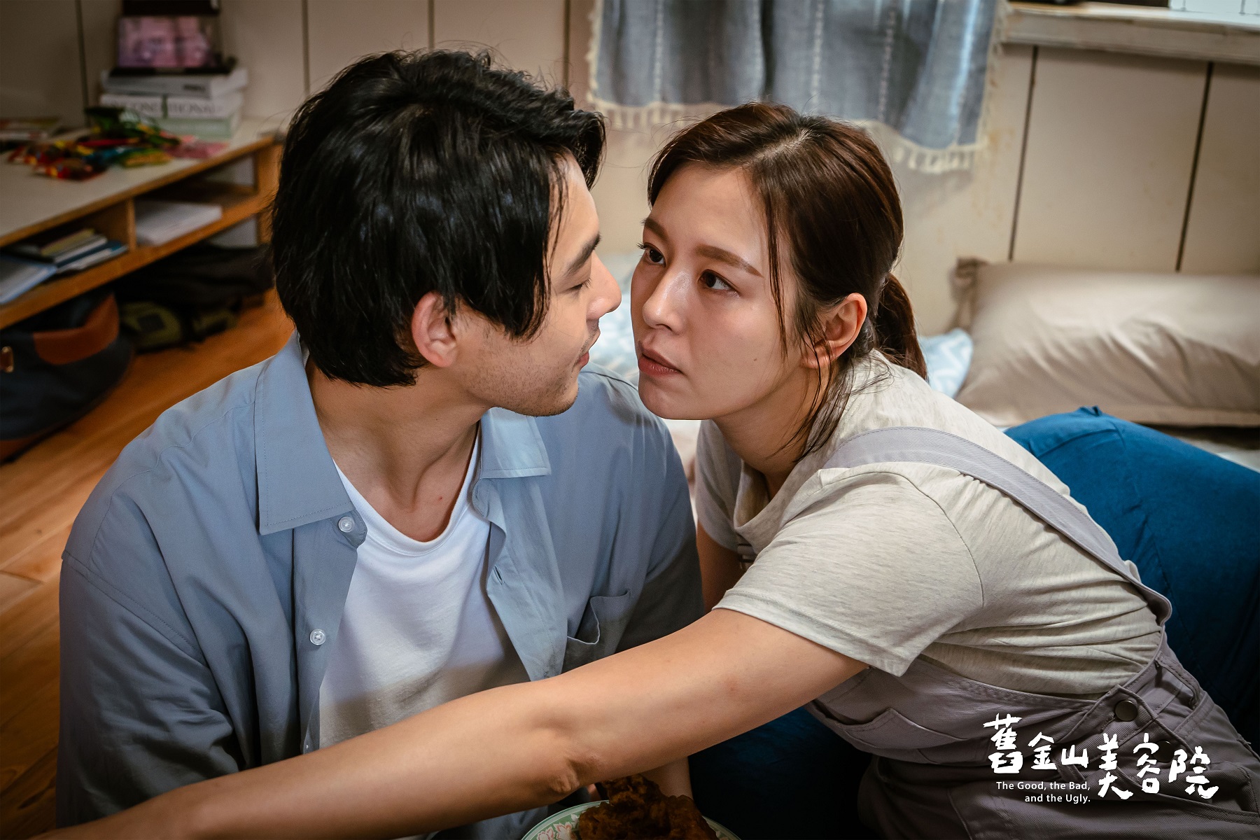 連晨翔（左）與劉品言從青梅竹馬升級成戀人關係。（TVBS提供）