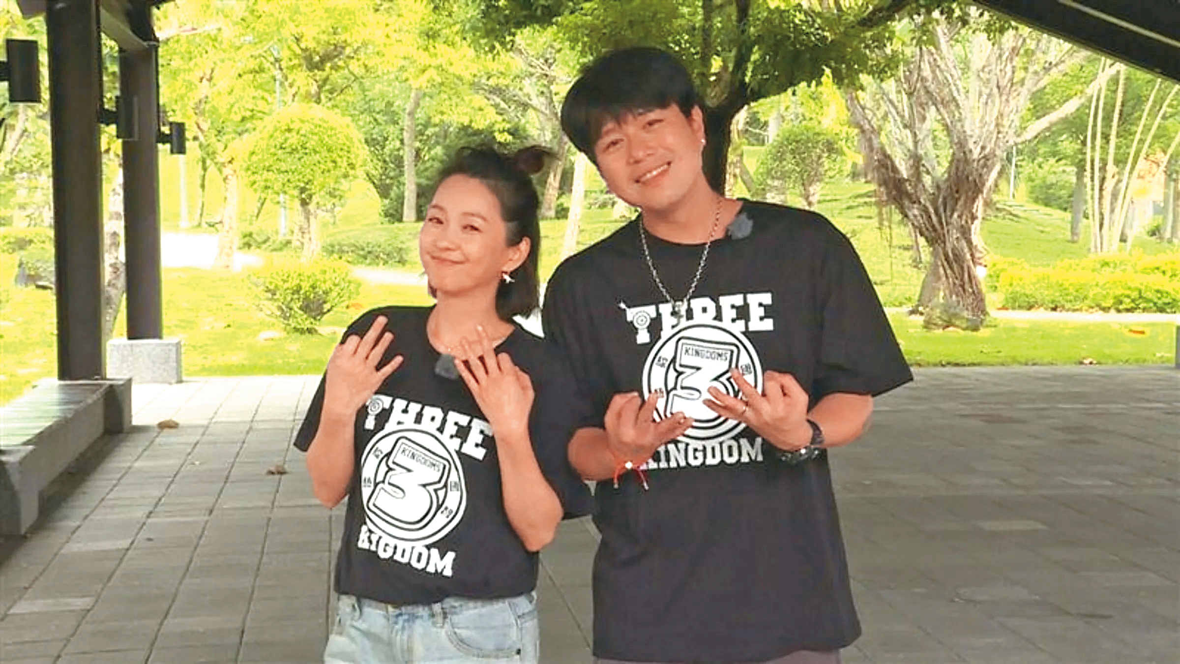 李易與六月一度簽好離婚協議書，最終選擇不分開，重新經營婚姻。（翻攝自李易臉書）