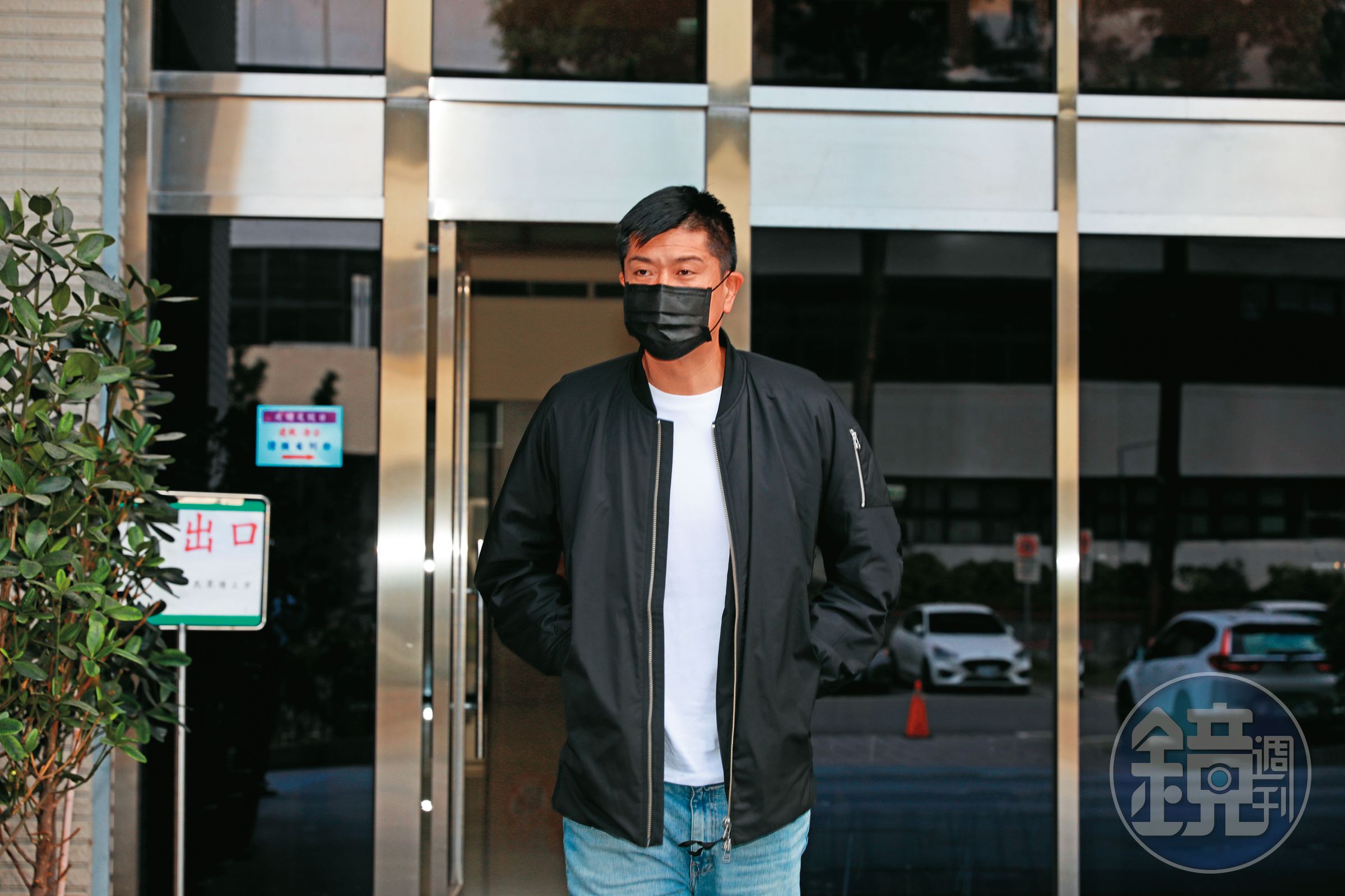 裕隆隊現任教練李啟億出庭作證,協助釐清球員是否有依照指示執行戰術。