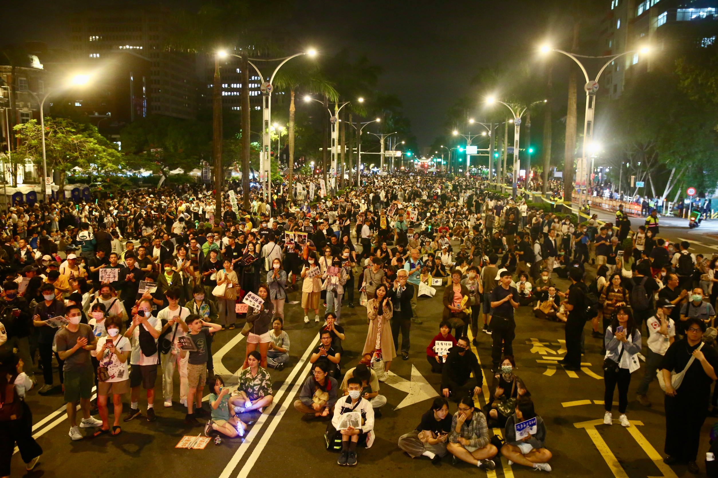 民團19日至21日將重回立法院外抗議,警方也規劃立院周邊道路交通管制措施。(本刊資料照)