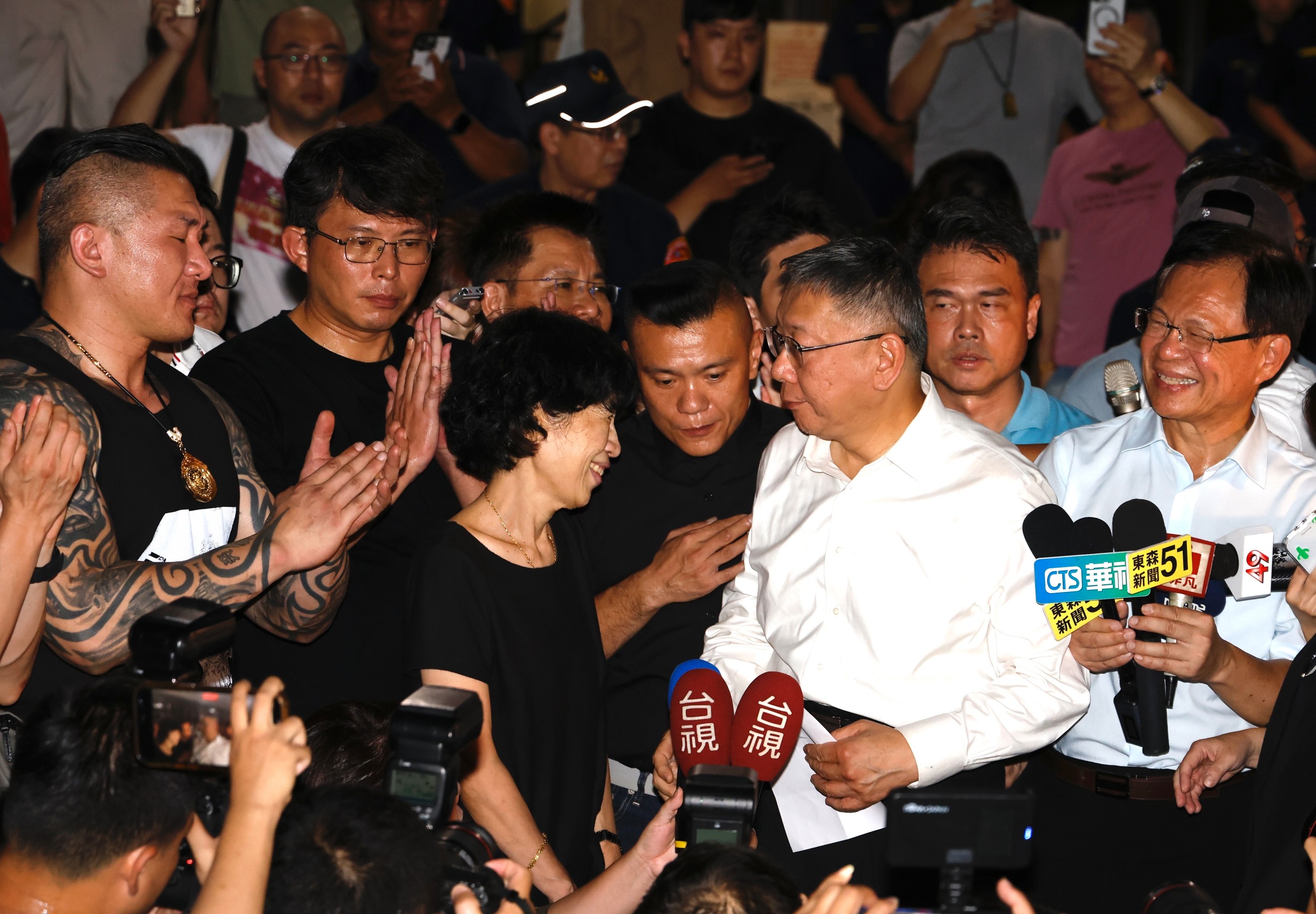 法官認定柯文哲對京華城容積變更違法一事不知情，裁定無保請回，引發議論。