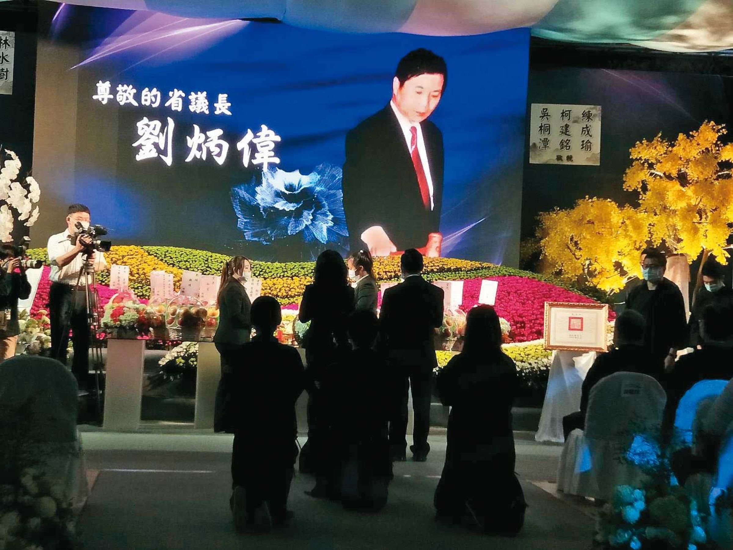 前台灣省議長劉炳偉2020年往生,他生前曾背書簽名見證弟弟劉炳中向林金龍借款12億元。(翻攝劉美芳臉書)