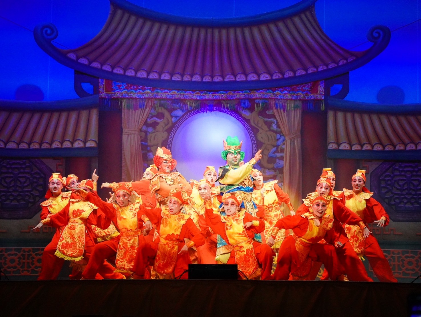 紙風車劇團《順風耳的新香爐》台語版今年最終場在嘉義朴子演出。（紙風車劇團提供）