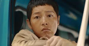 宋仲基主演的電影《波哥大：最後的機會之地》遇上韓國時局不佳草草下檔。（宋仲基臉書）