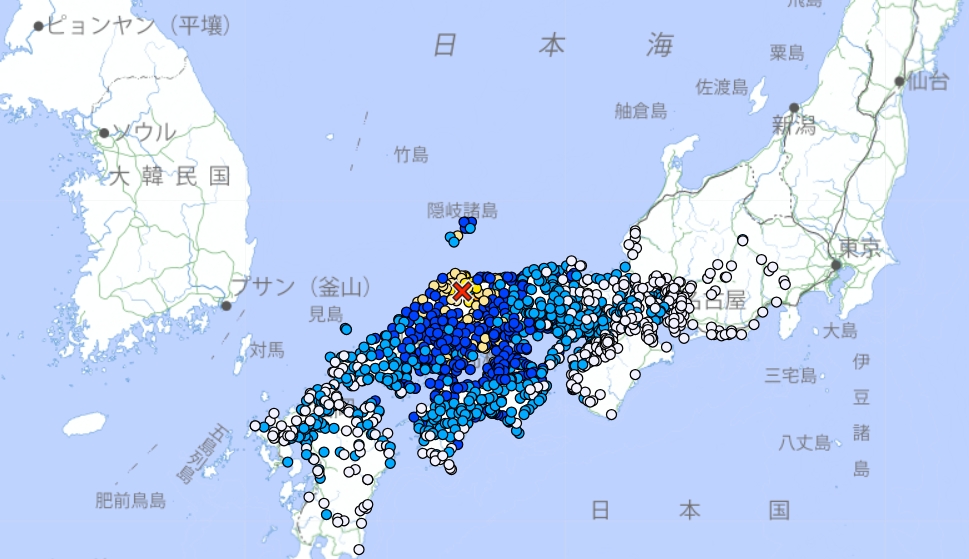 日本島根縣東部當地時間10時18分起連續6震，規模在6.2至3.4不等，最大震度為5強。（翻攝自日本氣象廳官網）