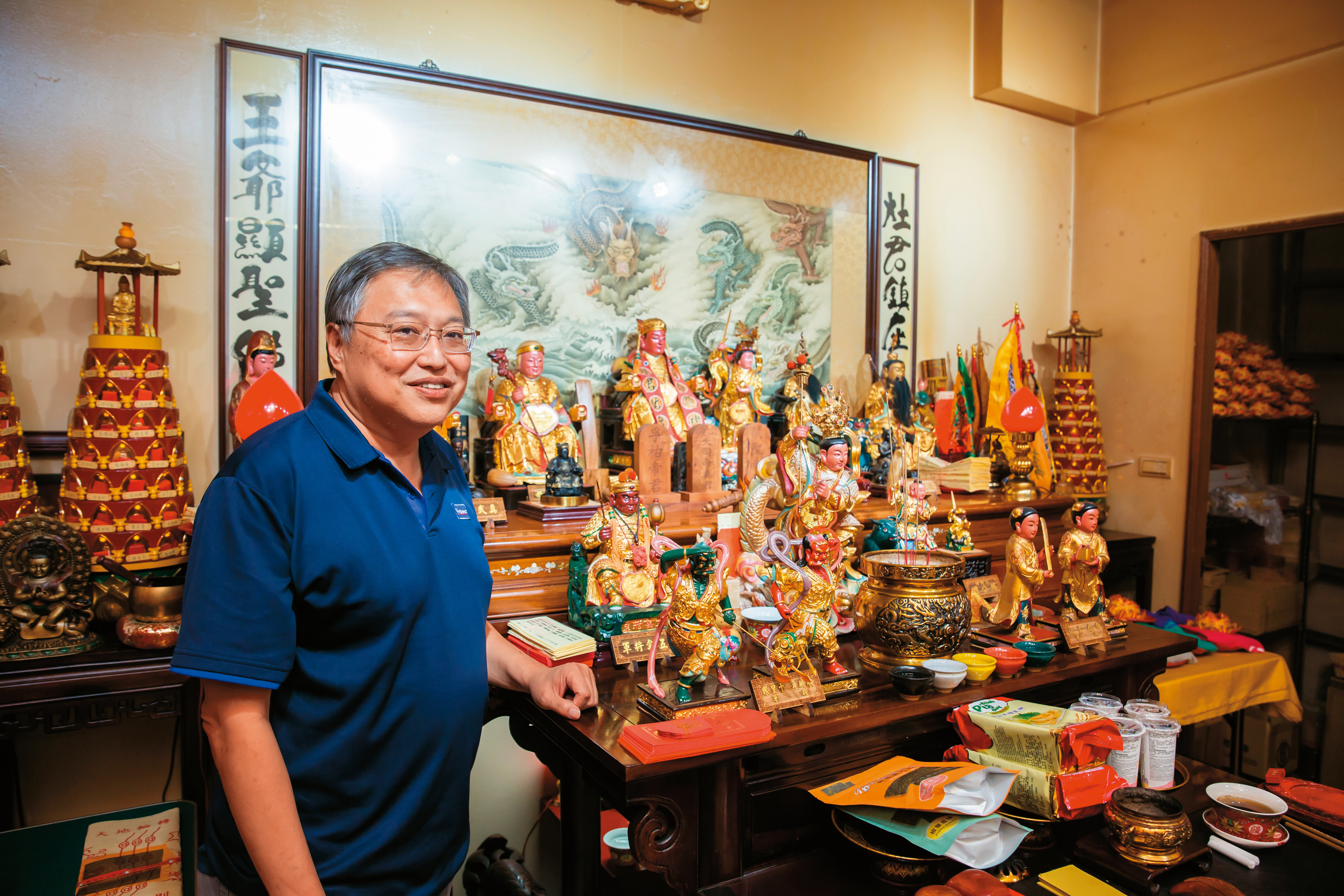 王聲文的文新道場主要供奉司命真君（灶神），他說，道場做的事也是安撫人心。