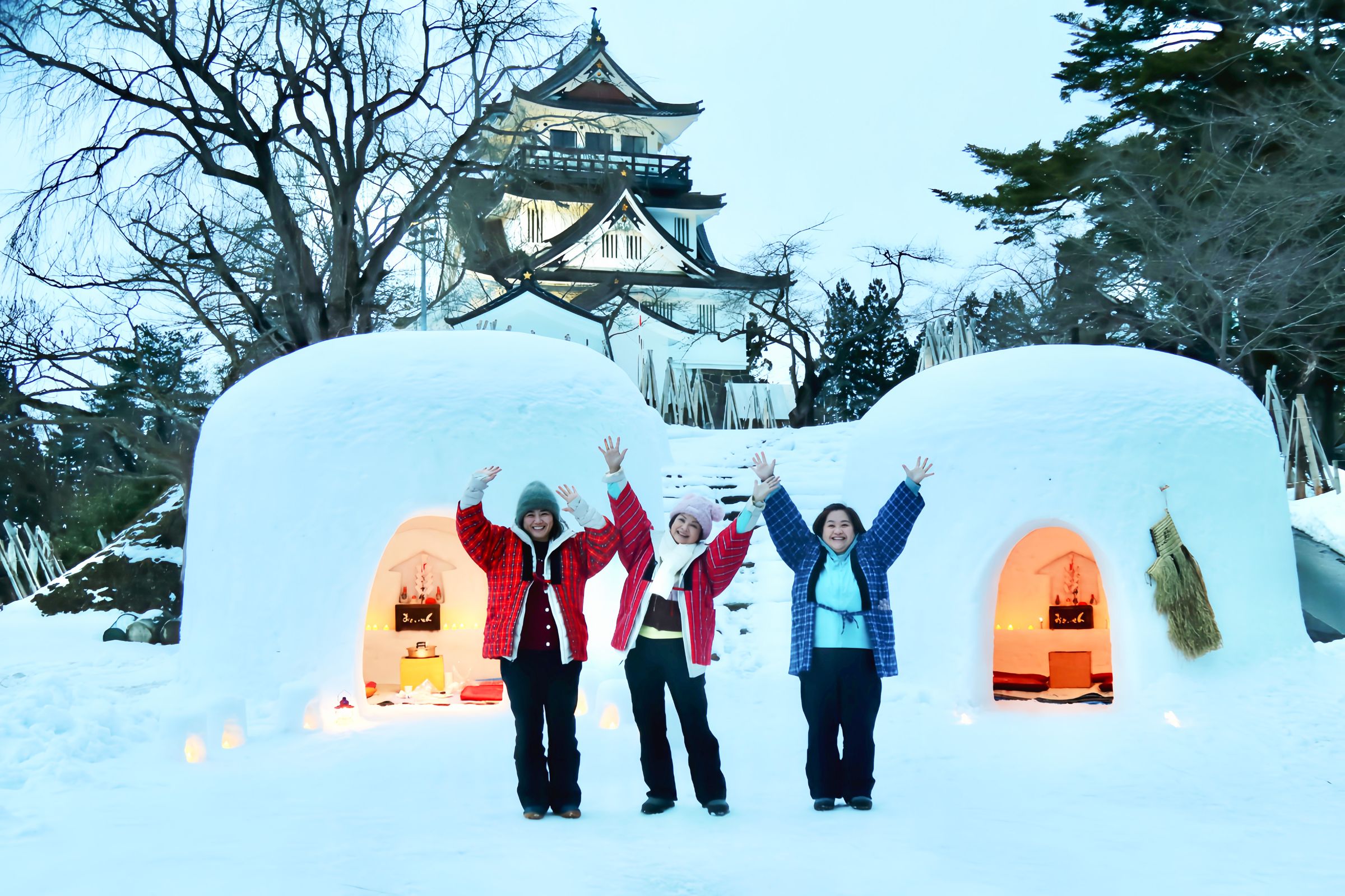 嚴藝文（左起）、楊貴媚、鍾欣凌到秋田出外景。（桂田文化藝術基金會、桂田文創提供）