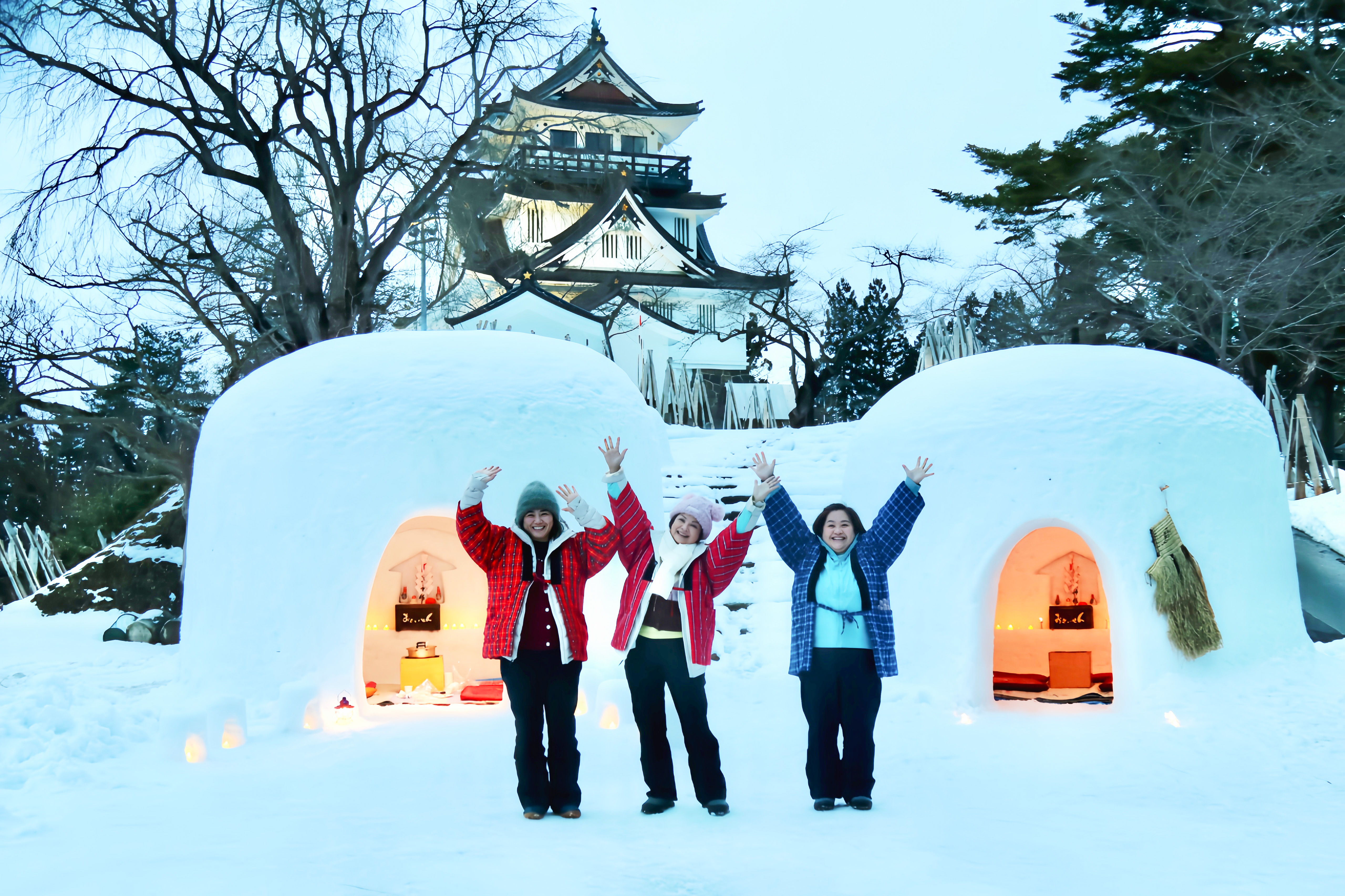 嚴藝文(左起)、楊貴媚、鍾欣凌到秋田出外景。(桂田文化藝術基金會、桂田文創提供)