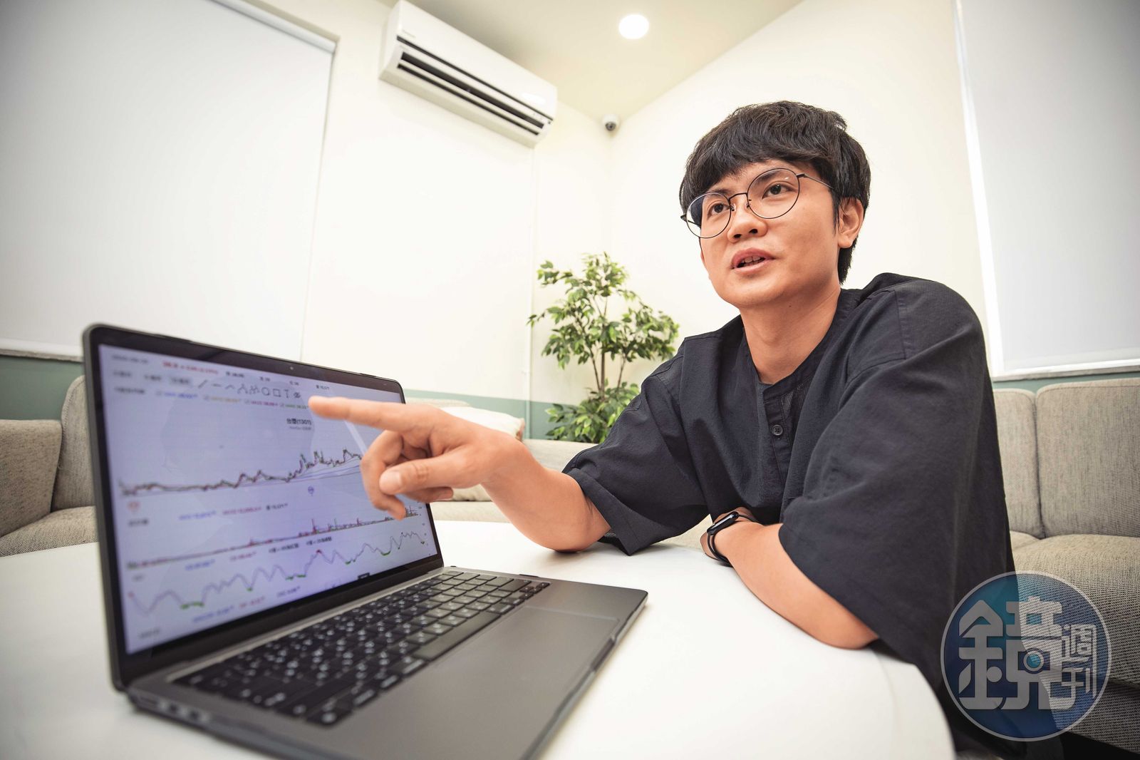 達人理財/不急買房把本金留股市 34歲奶爸專撿打折股、年領50萬股息