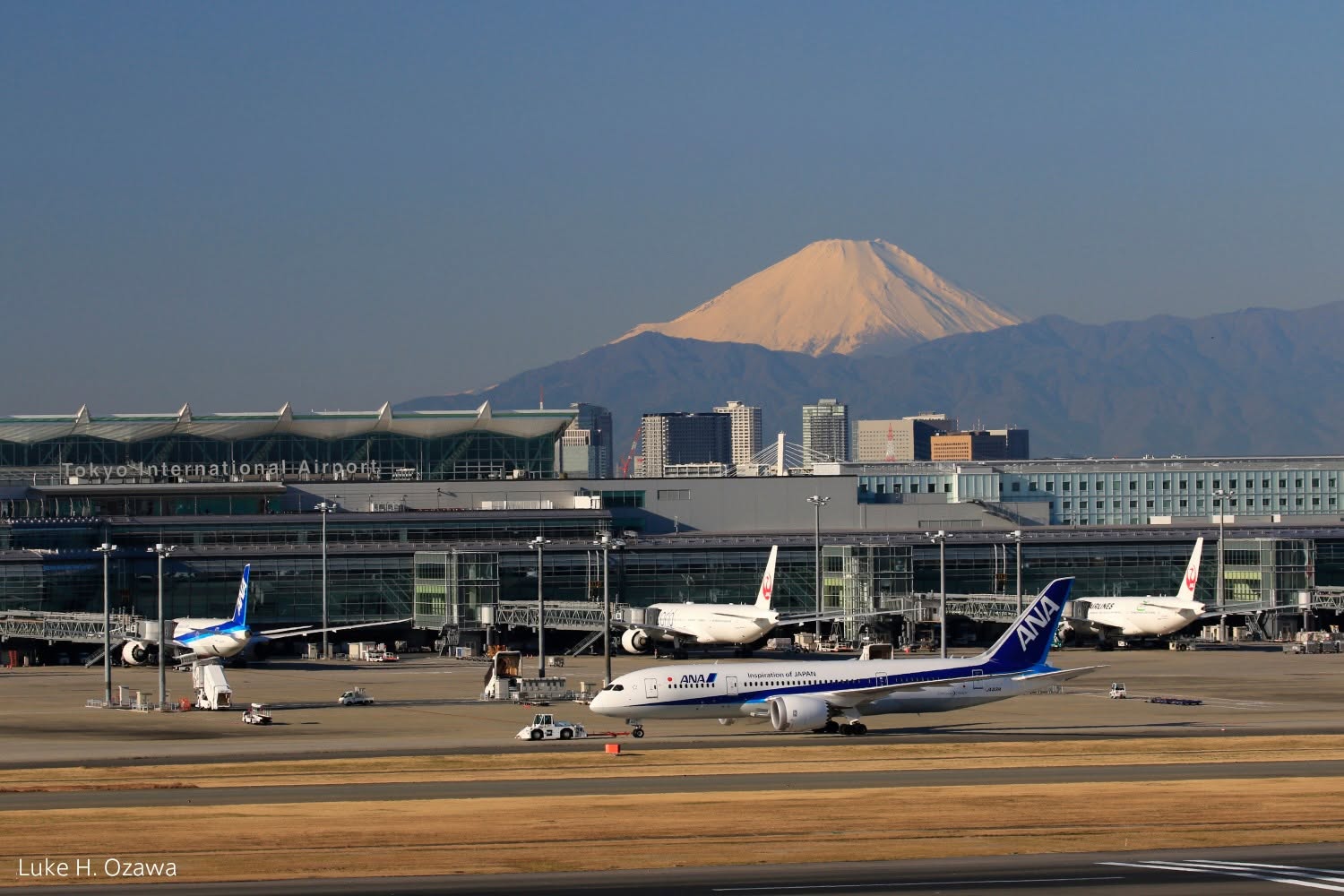 日本羽田機場國內線未來6大航空行李提前10分鐘關櫃。(翻攝羽田機場臉書)