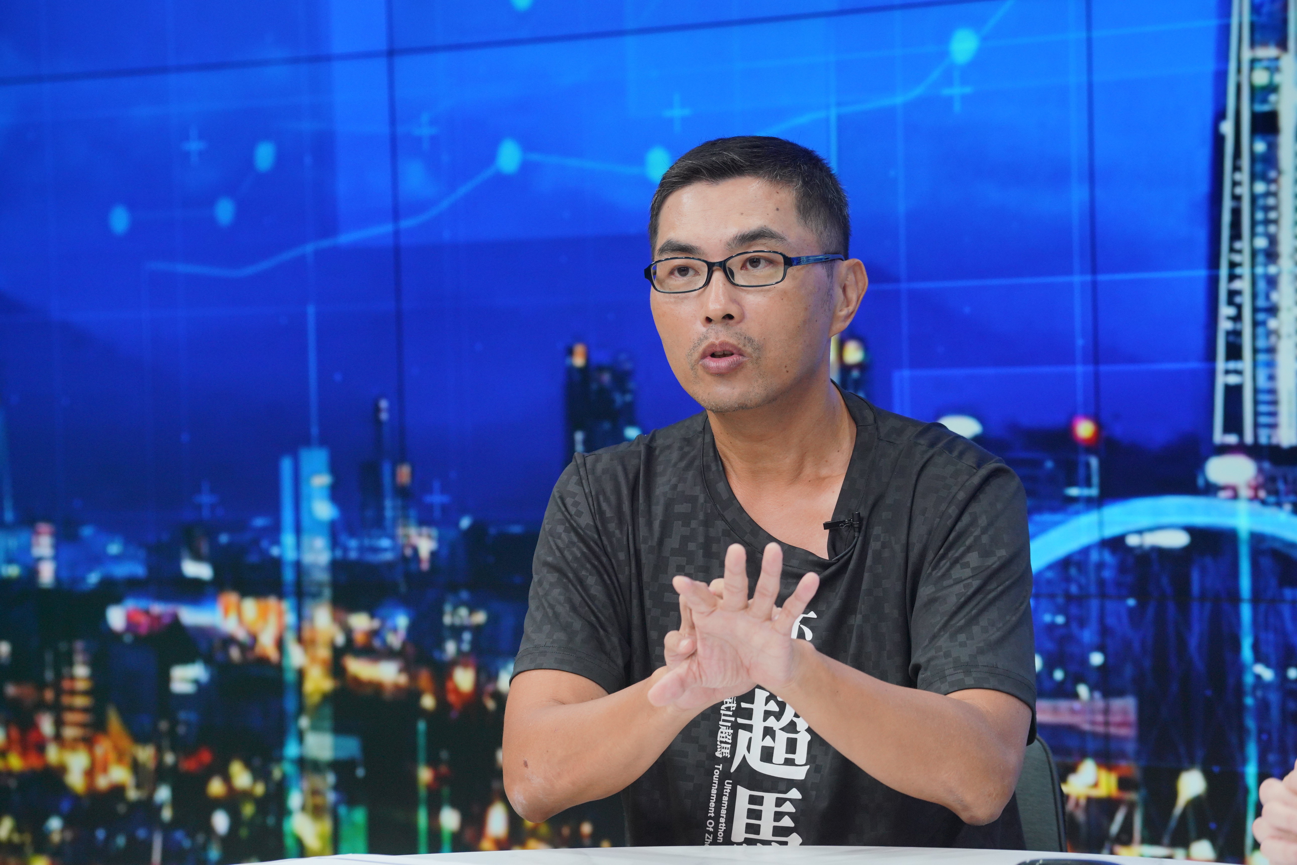 投資達人超馬芭樂王仲麟，推薦4檔含「積」量超過3成ETF，與台積電一起動。