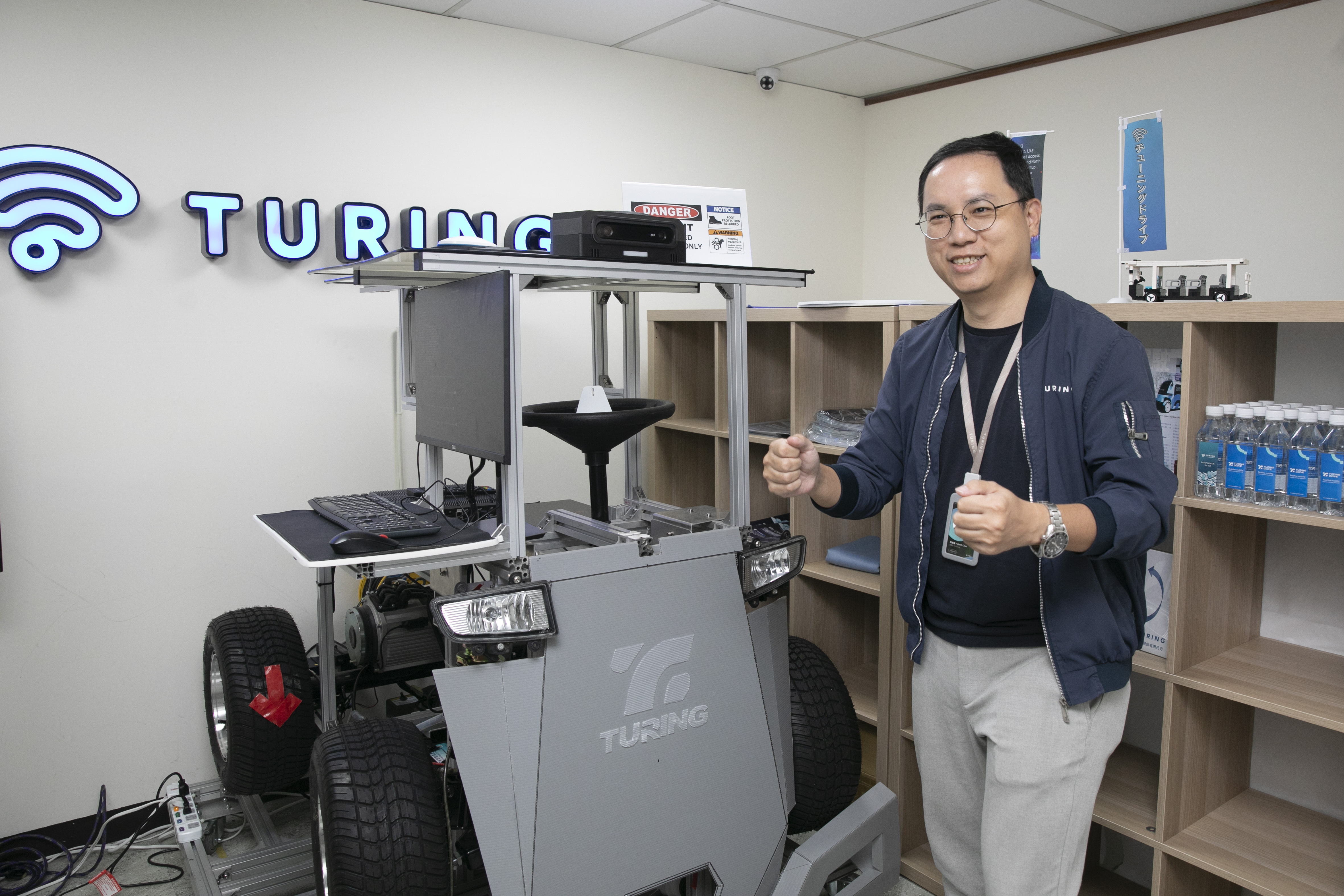 台智駕專注B2B自駕市場，鎖定高爾夫球車、工業物流與園區接駁，打造台灣最具國際化實績的自駕系統商。