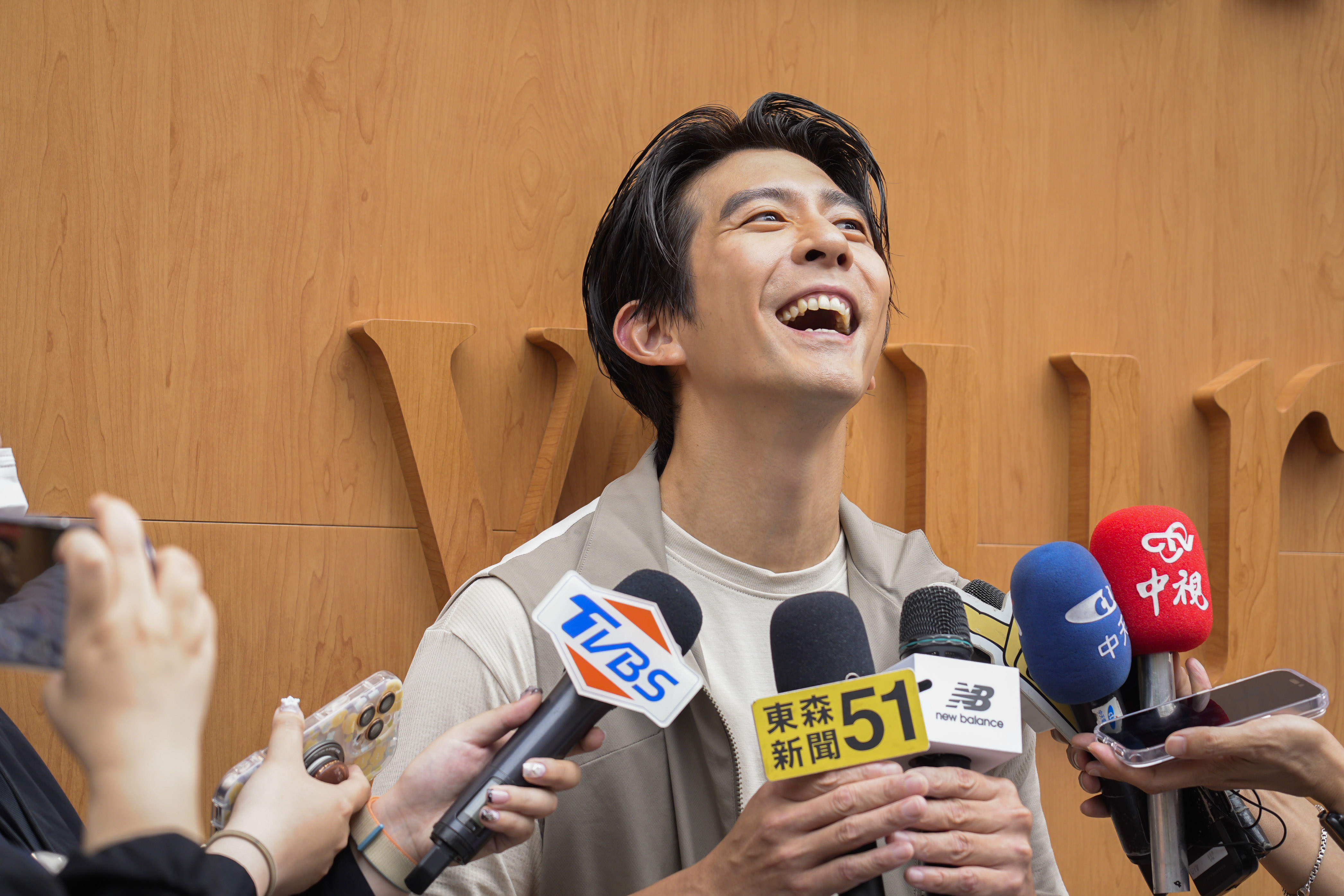 修杰楷提到520約跑妻女的話會有生命危險後，自己也笑出來。