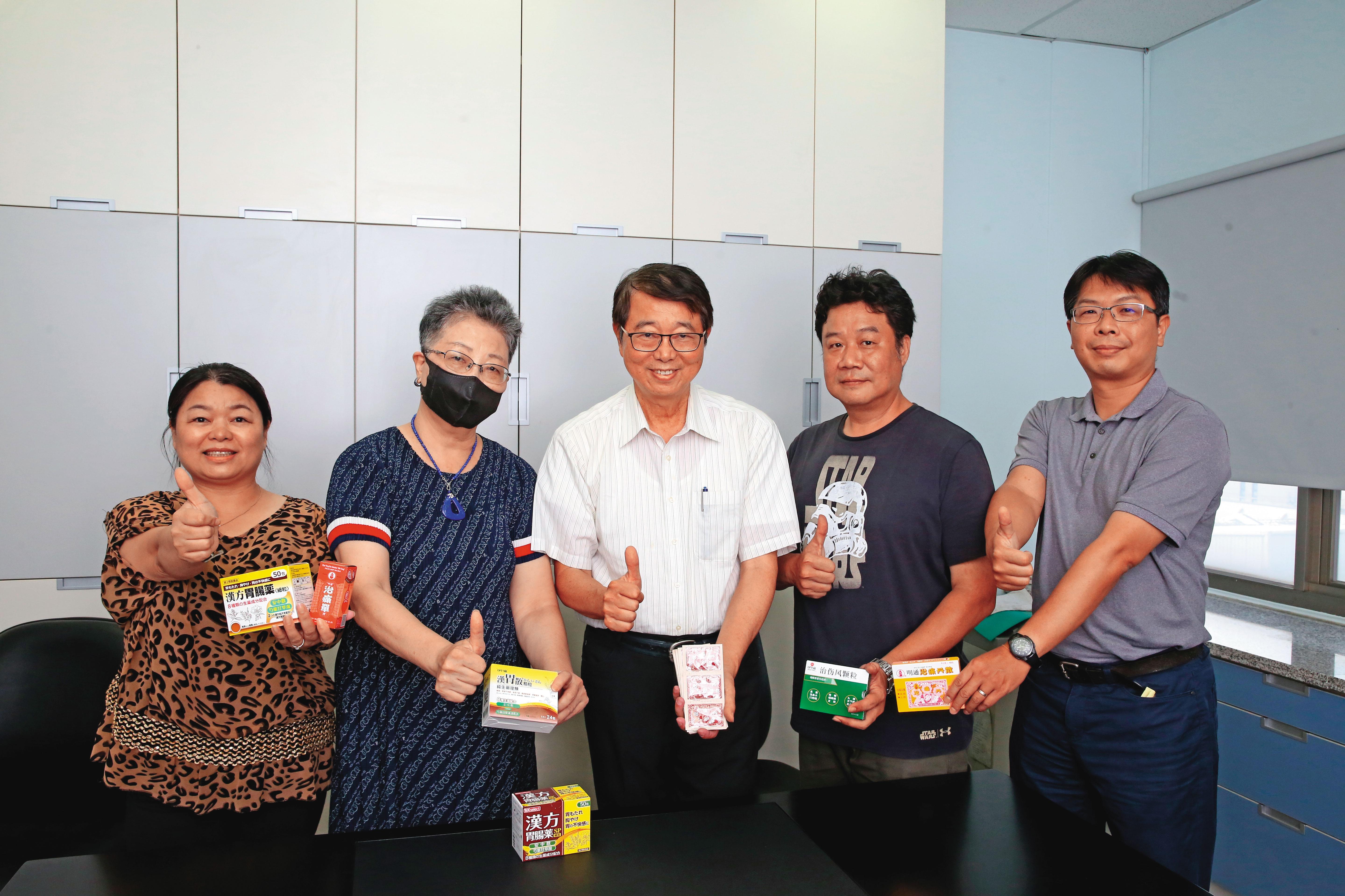 張光道（中）領軍新的經營團隊對外喊話，希望公司可以重回正軌。