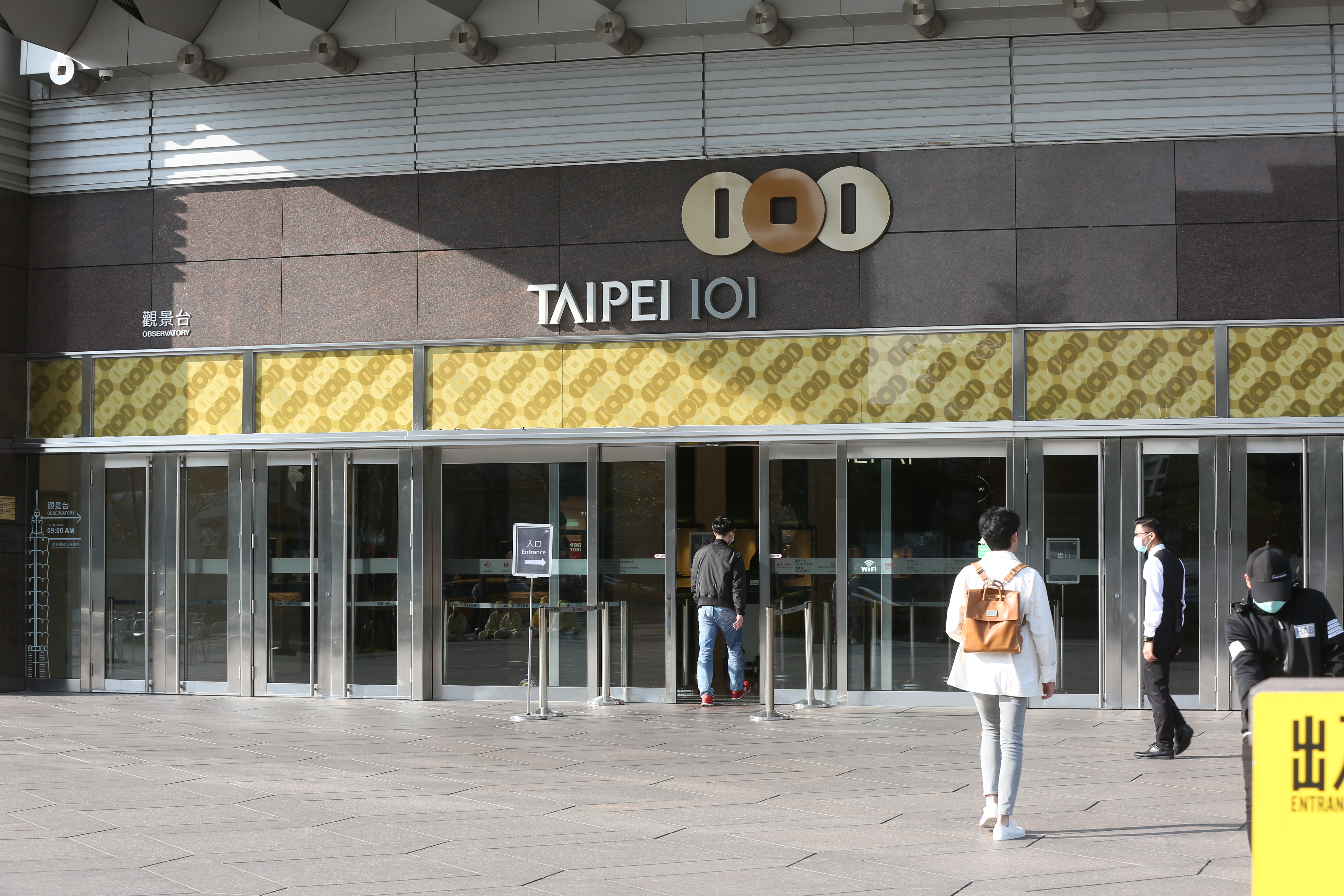 全台最熱落在台北，信義狂飆38.8度、內湖也有38.1度。（本刊資料照）