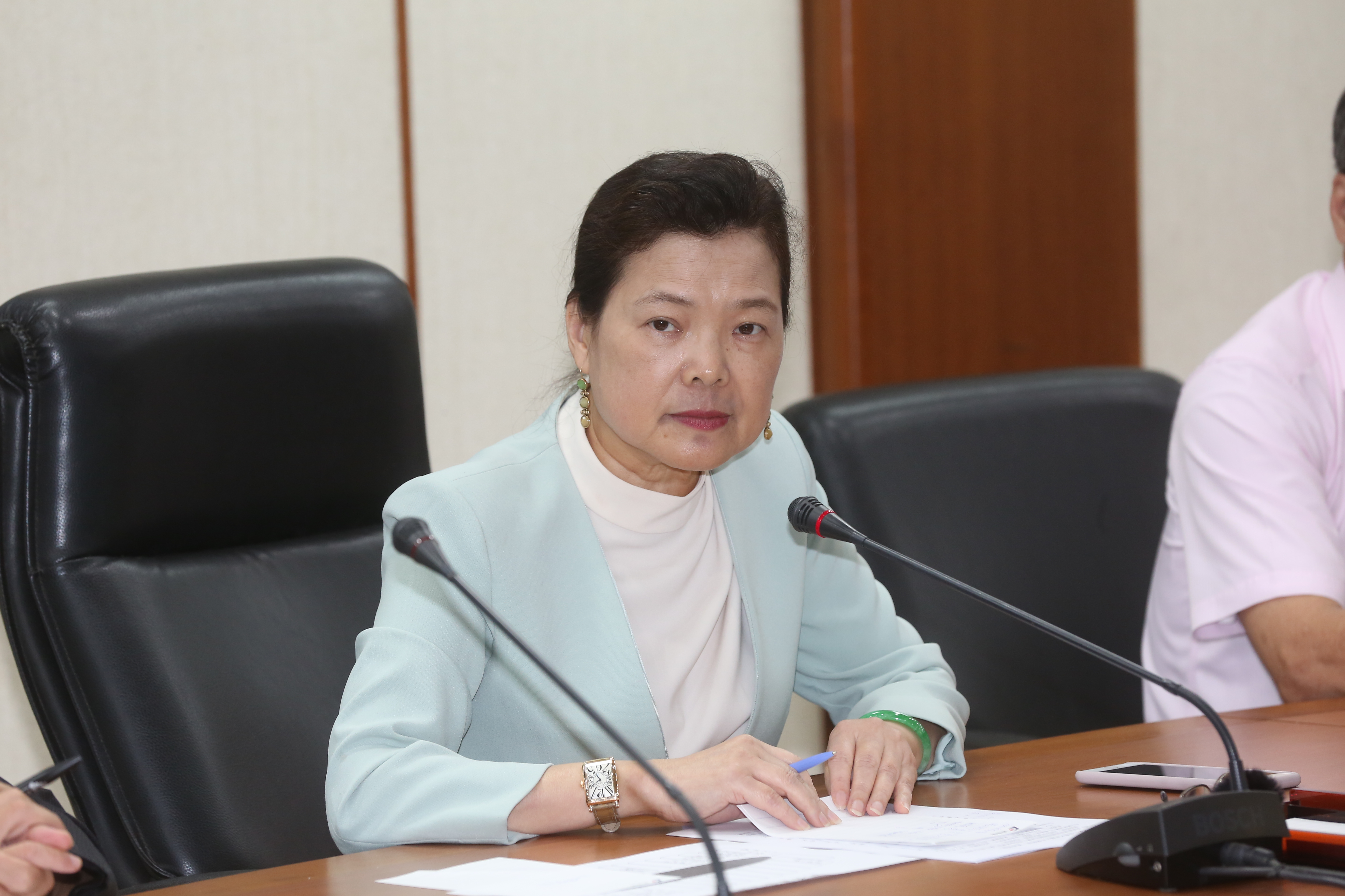 因為3-2期選商機制仍存在不少爭議，經濟部長王美花近日將親自出面與開發商溝通、討論，找出相關利害關係人彼此最大的交集，早日拍板定案。