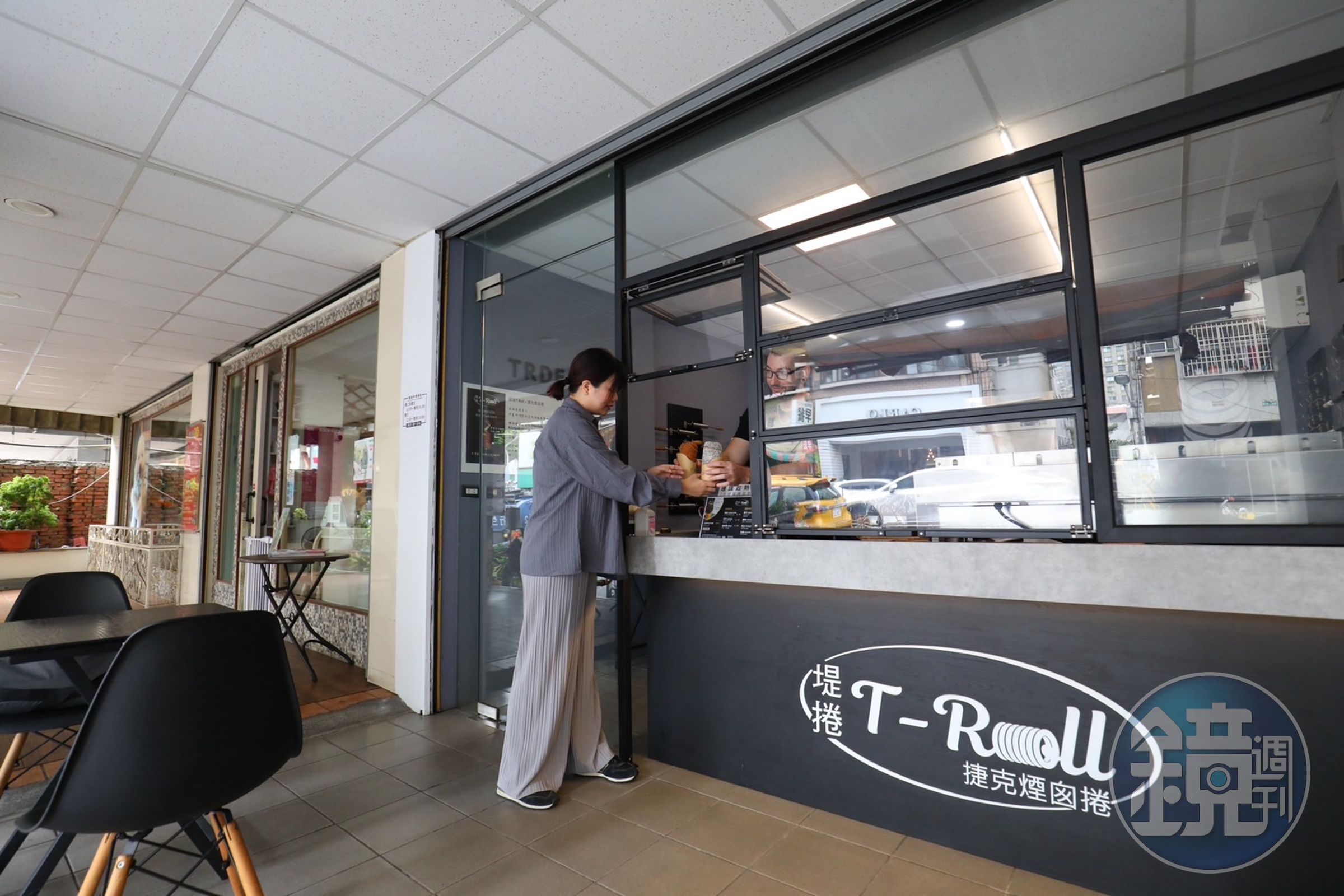 台中的「堤捲T-roll」能吃得由捷克老闆製作，最道地、專業的煙囪捲。