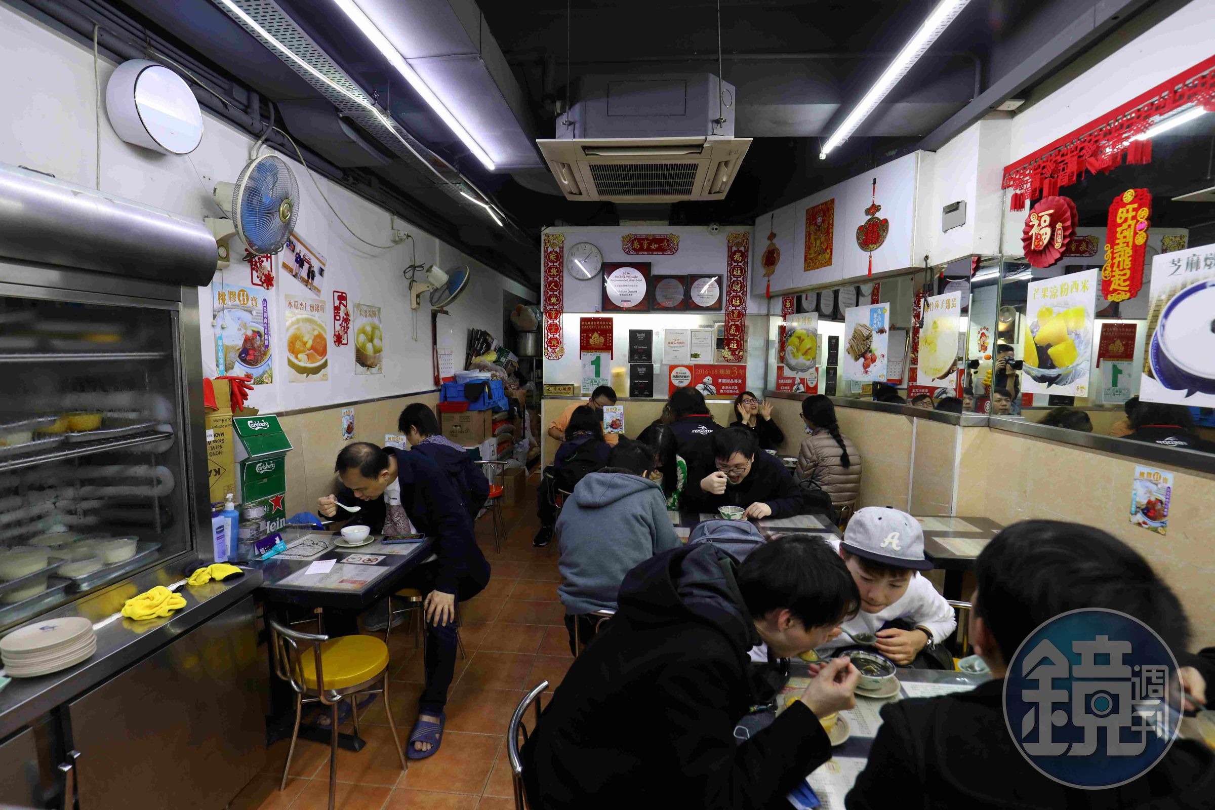 糖水文化在香港自成一格，糖水店幾乎都開張到半夜，「華園甜品專家」也是如此。