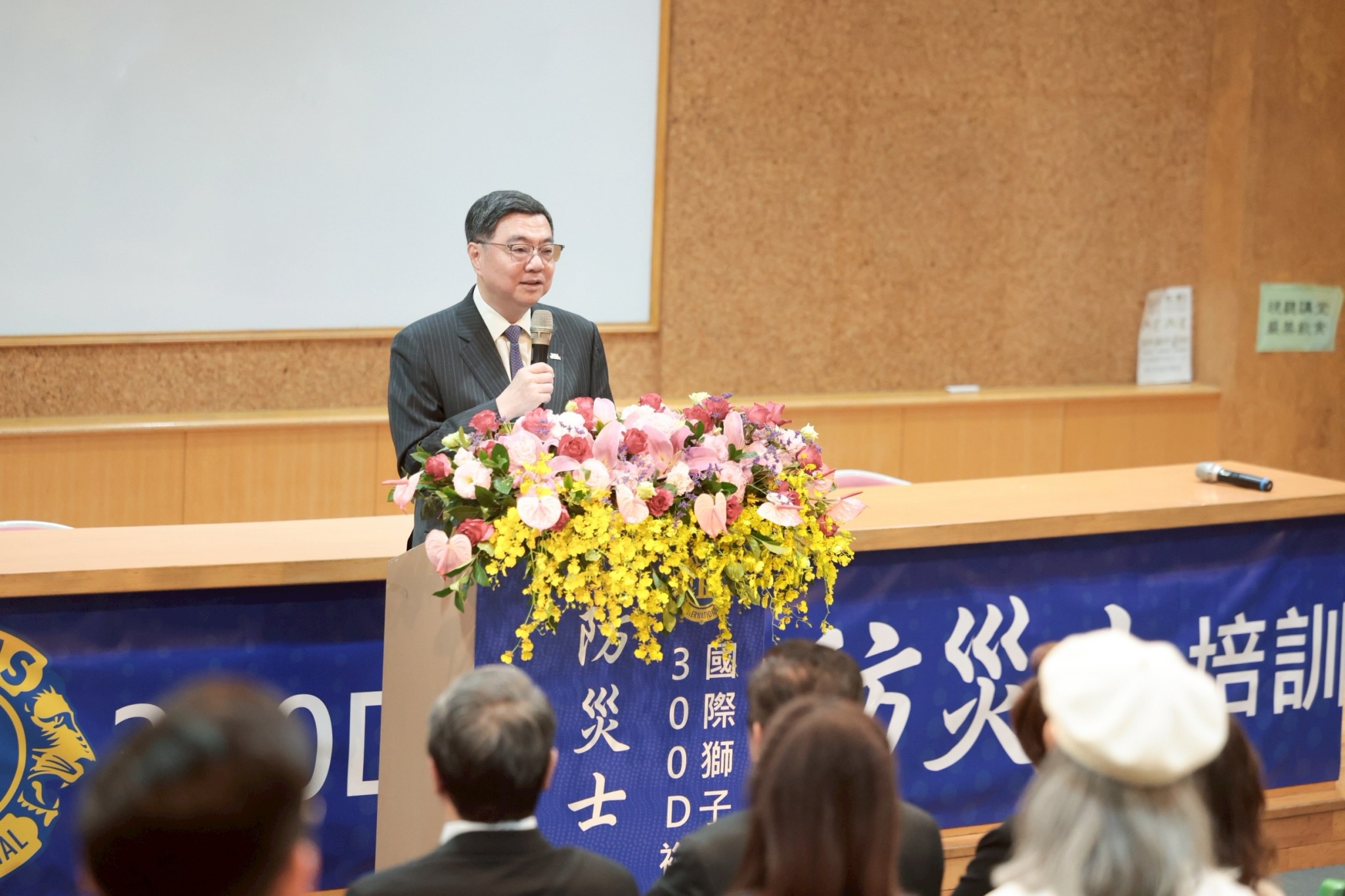 卓榮泰今天曝「油價原本應漲15元」。（取自行政院官網）