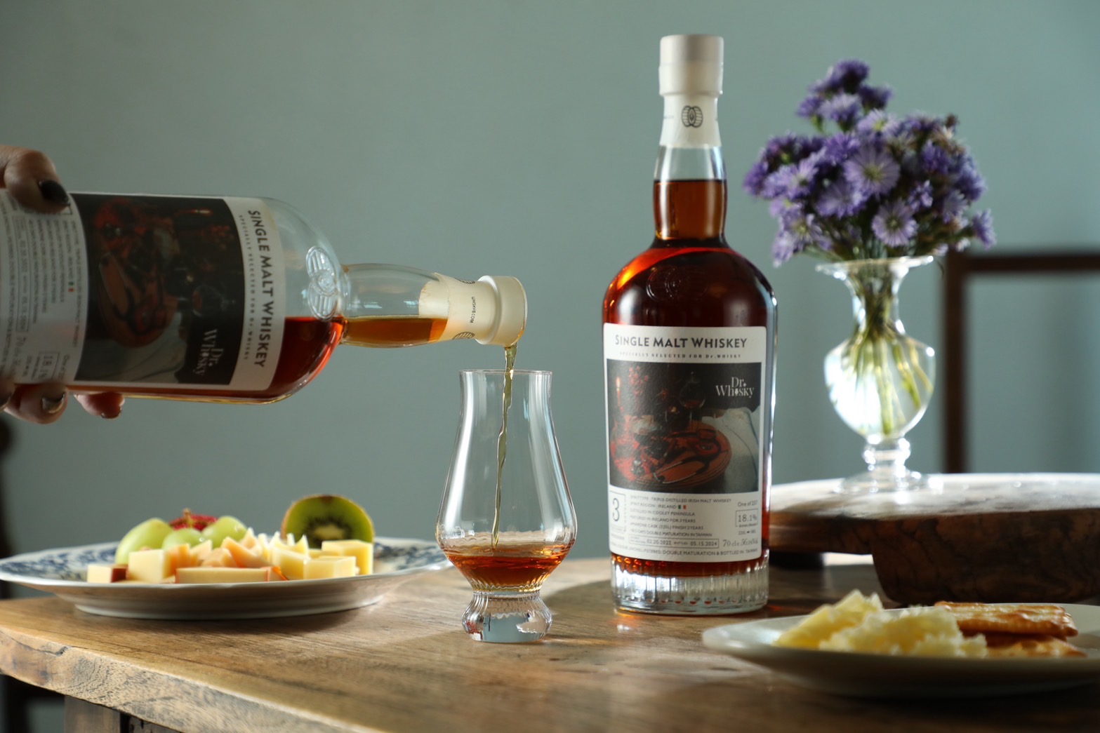 王朝暘認為代表自己的「Dr. Whisky」，在收到成品後很符合自己的期待；他也建議漸進式的品飲、加水，能感受到如紅酒的平衡丹寧感。（2,980元／瓶）