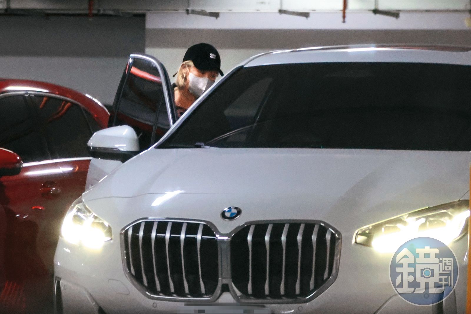 9/19 20：42一行人在酒店內待了好幾小時才結束，最後Lulu和陳漢典同搭一輛車離開